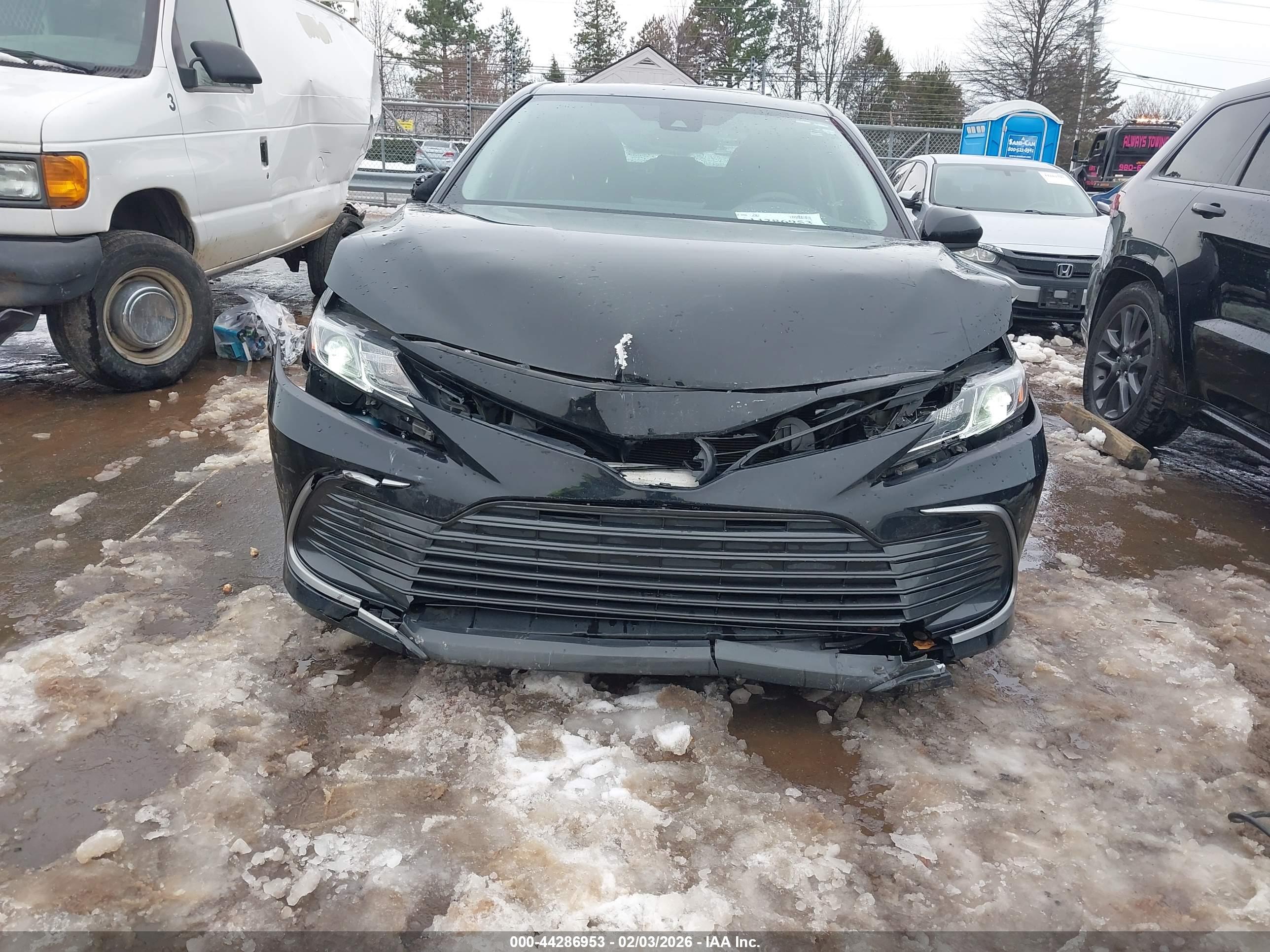 TOYOTA CAMRY image 6