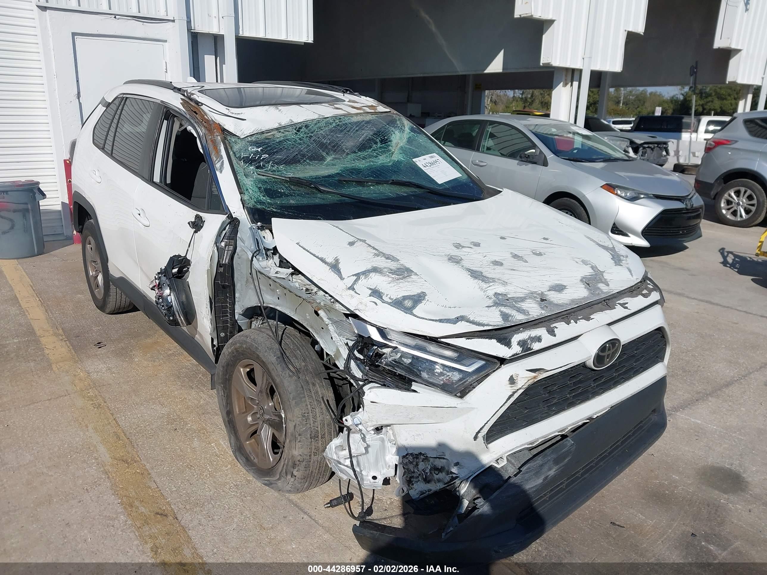 TOYOTA RAV4 image 6