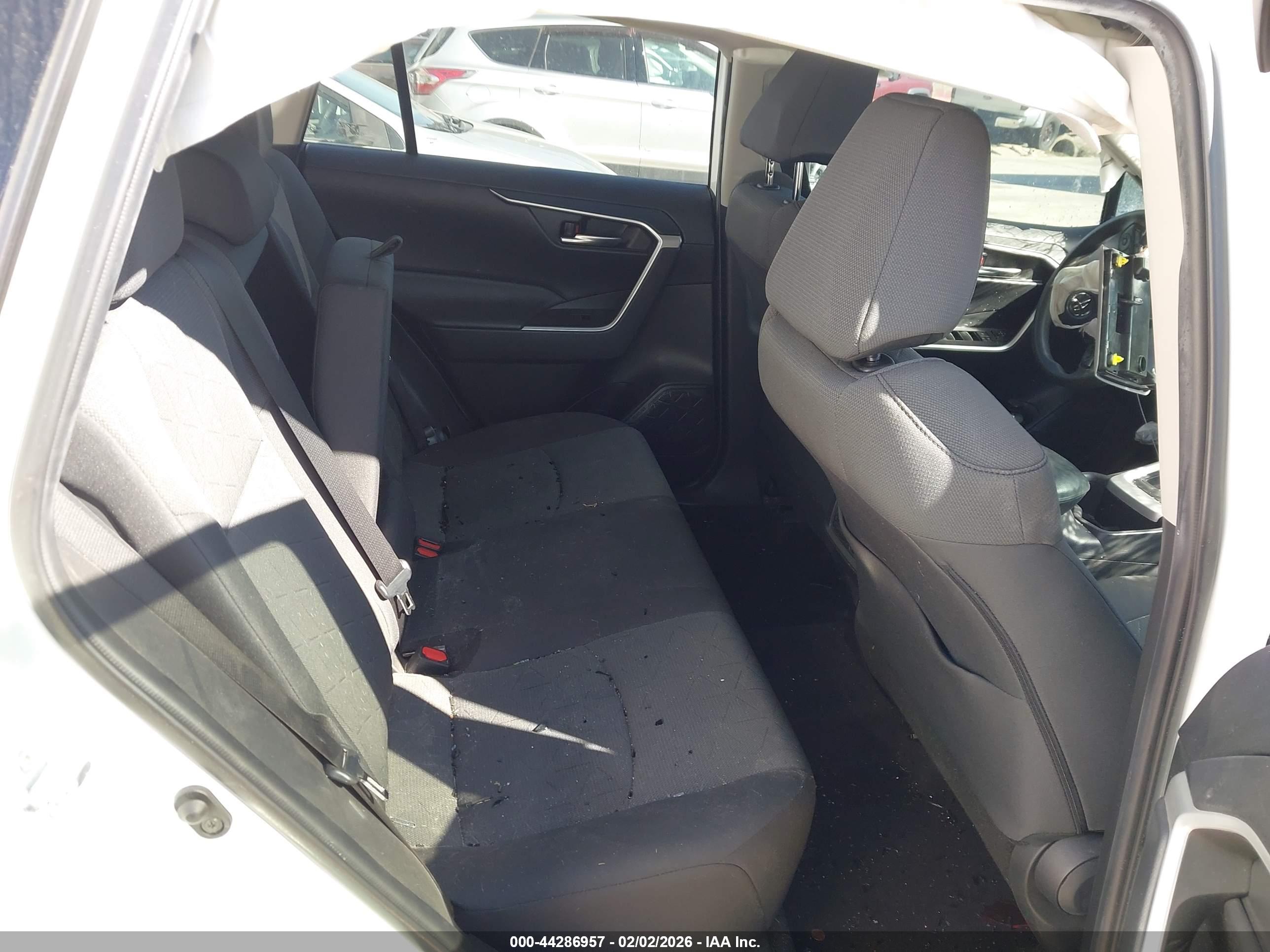 TOYOTA RAV4 image 8