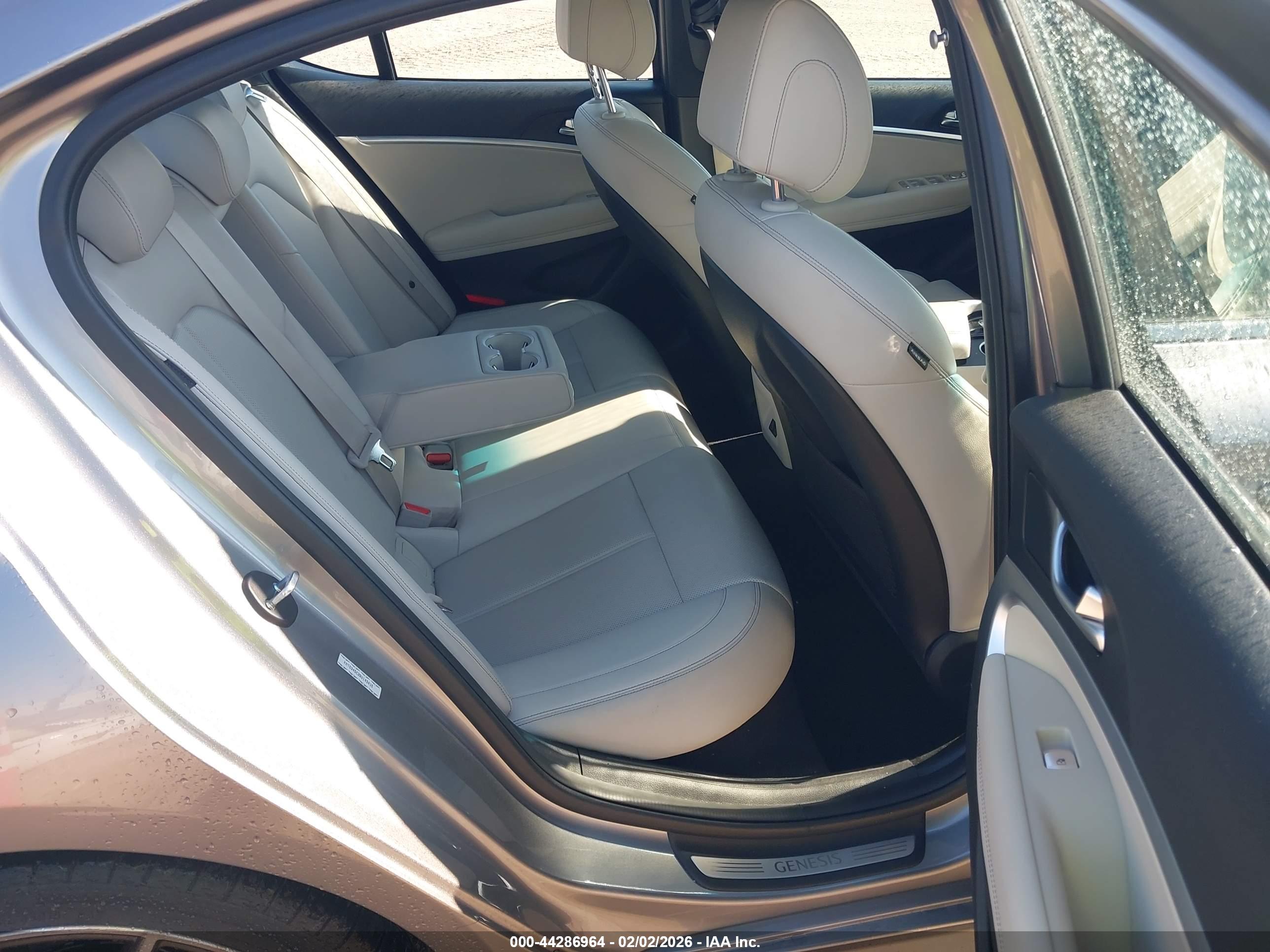 GENESIS G70 image 8