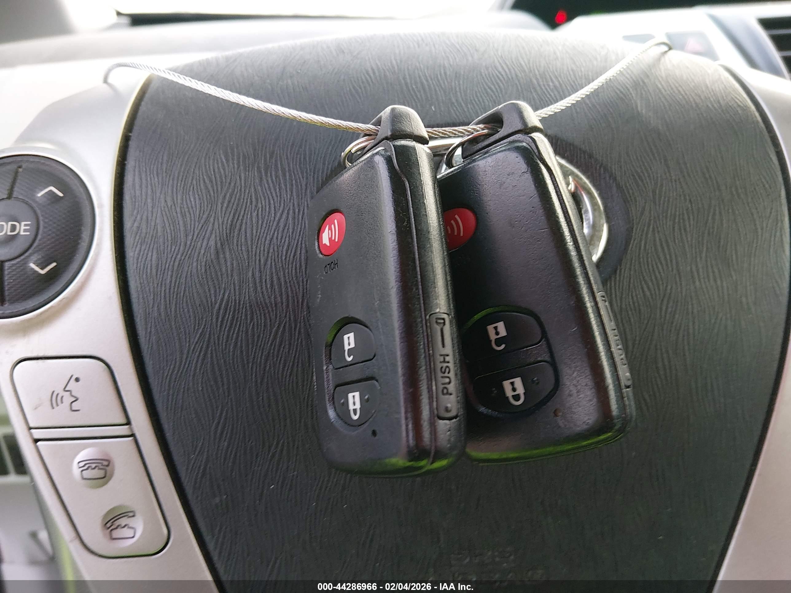 TOYOTA PRIUS image 11