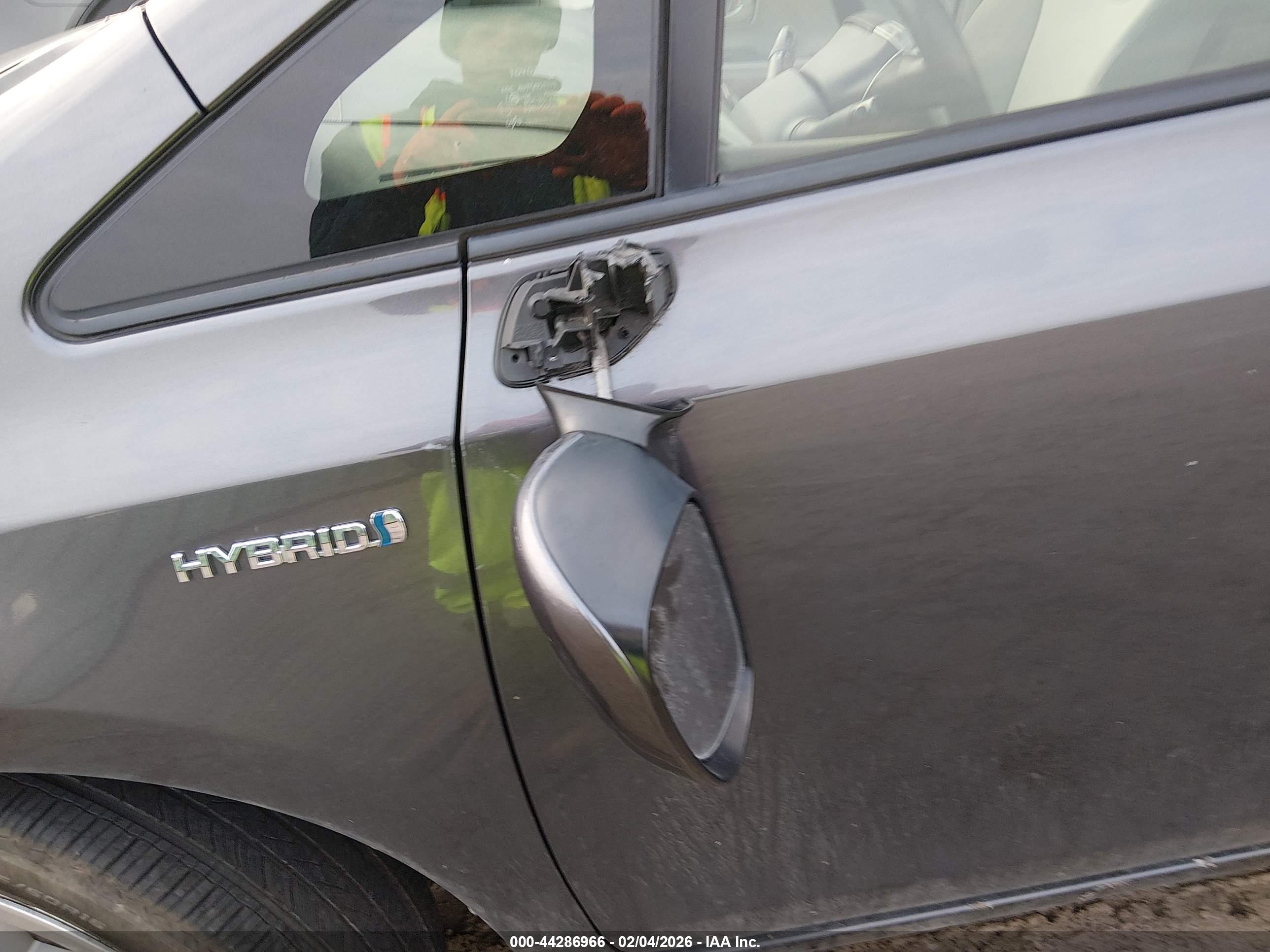 TOYOTA PRIUS image 6