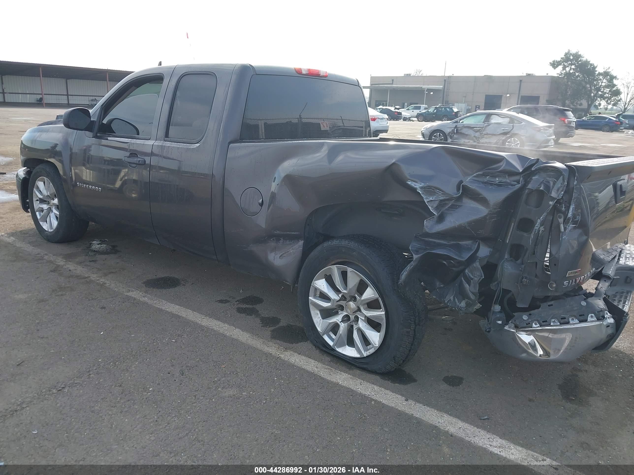 CHEVROLET SILVERADO image 3