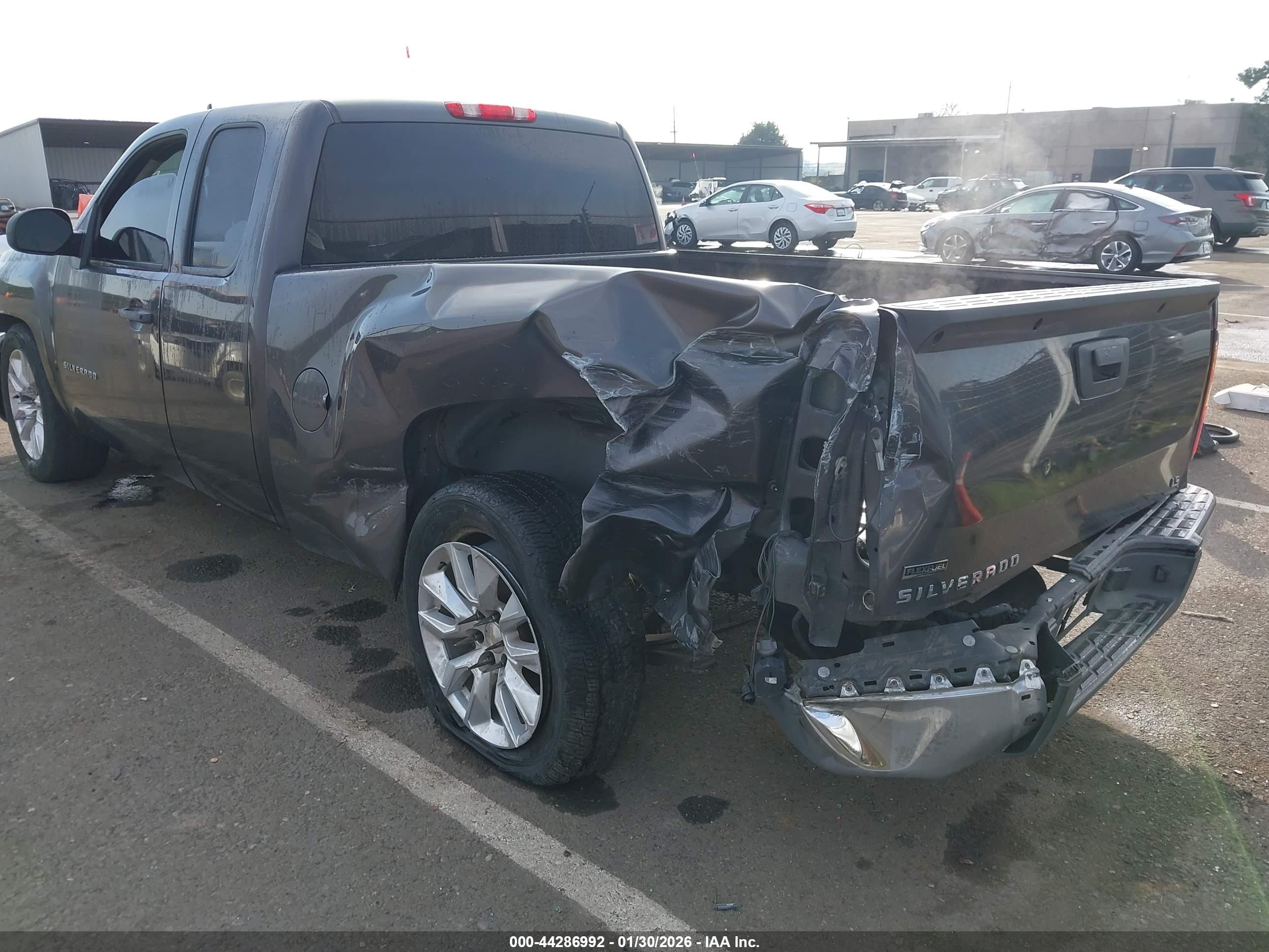 CHEVROLET SILVERADO image 6