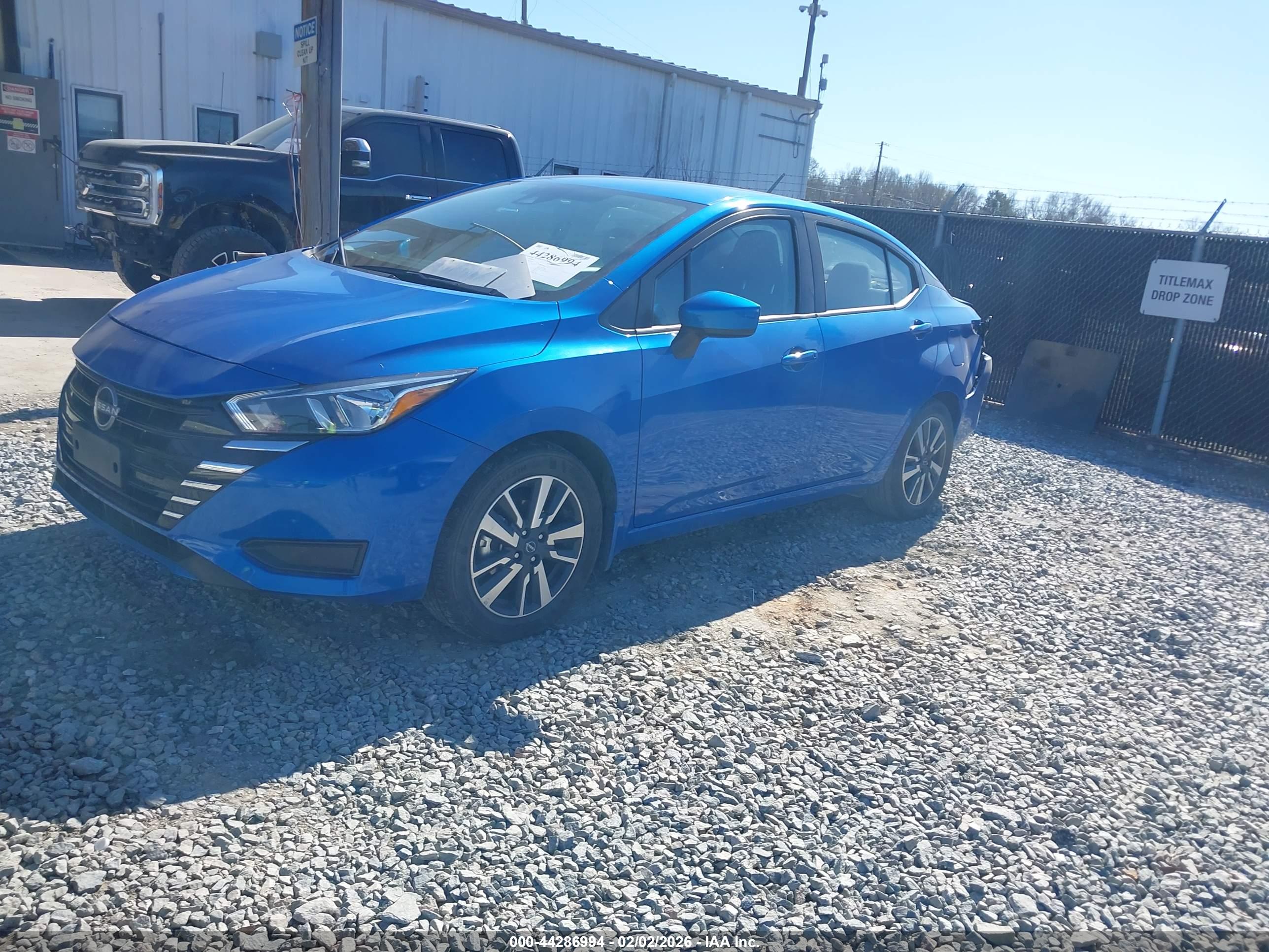 NISSAN VERSA image 2
