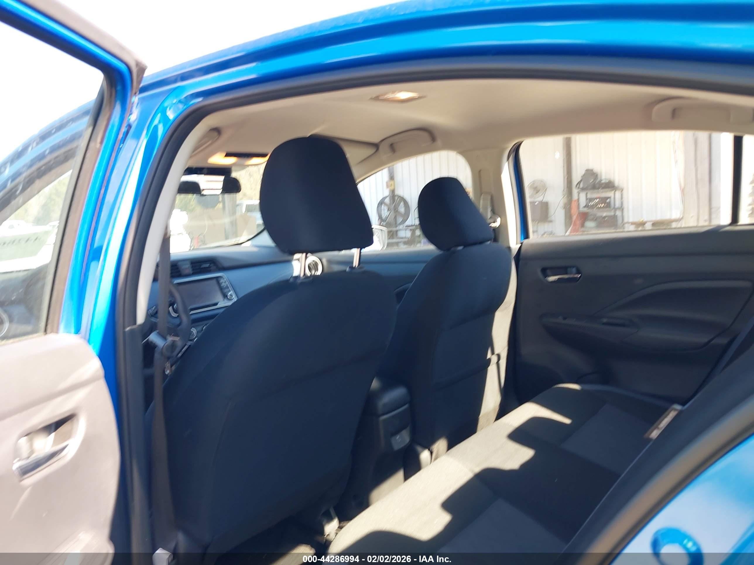 NISSAN VERSA image 8