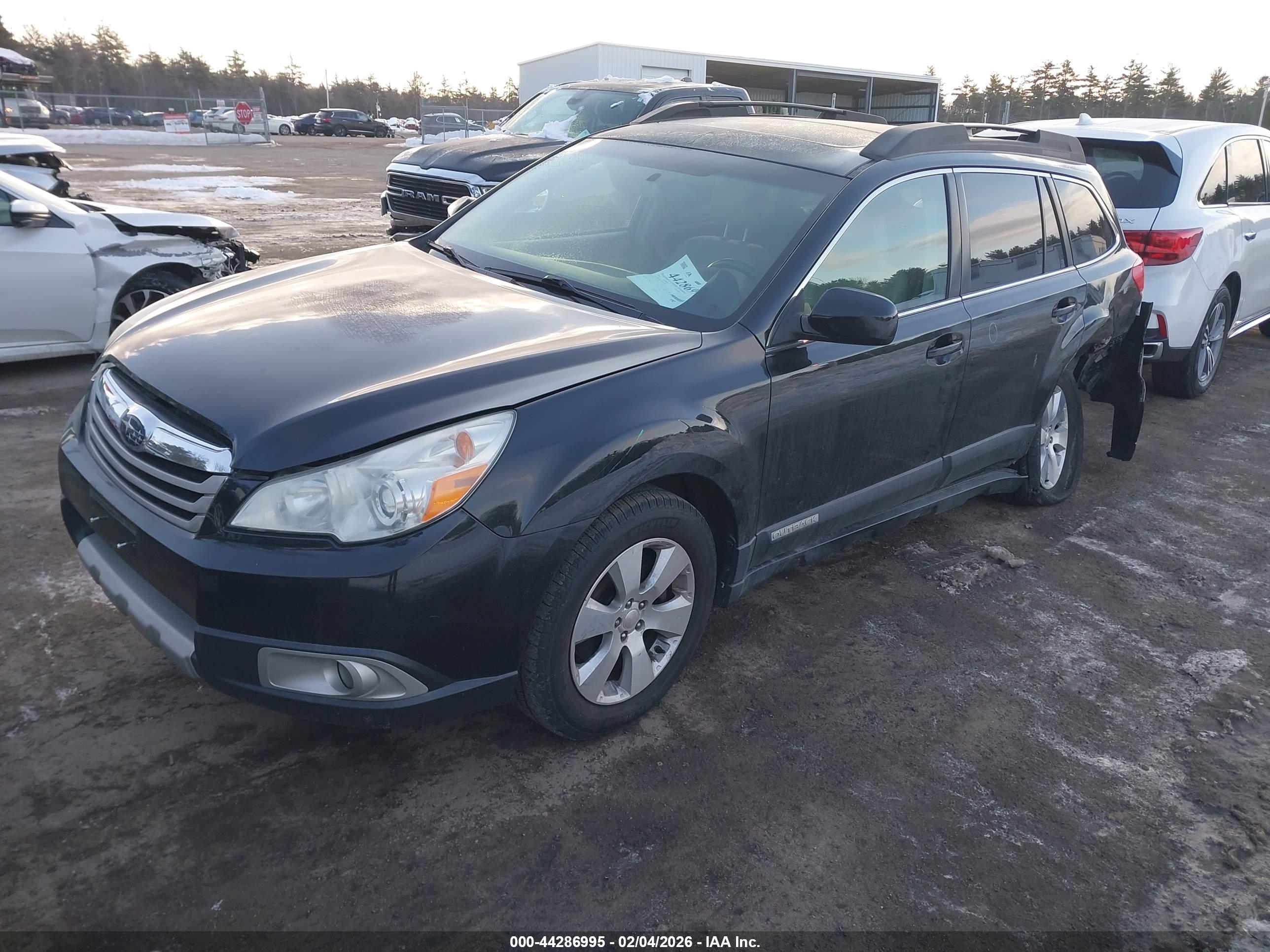 SUBARU OUTBACK image 2