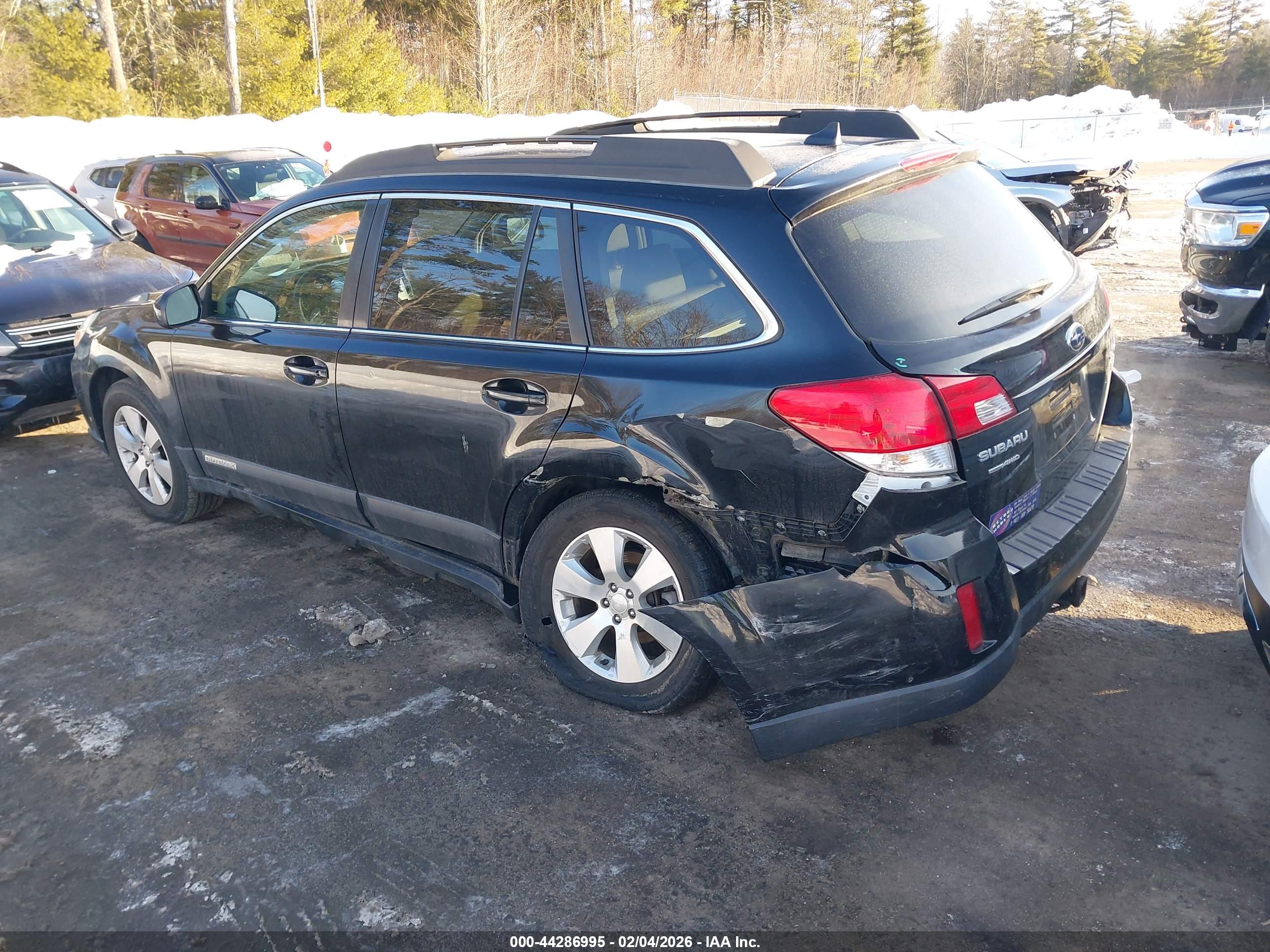 SUBARU OUTBACK image 3
