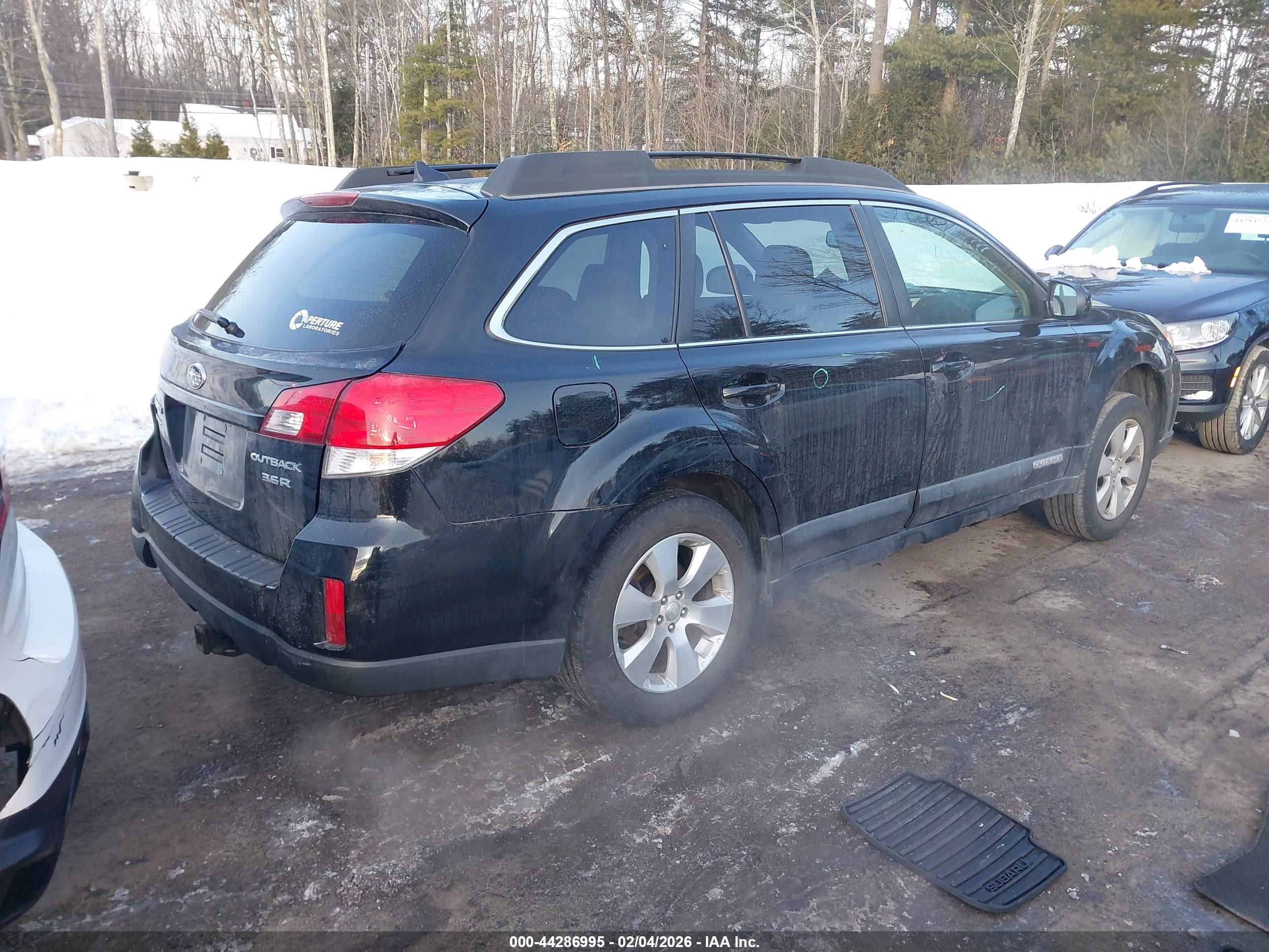 SUBARU OUTBACK image 4