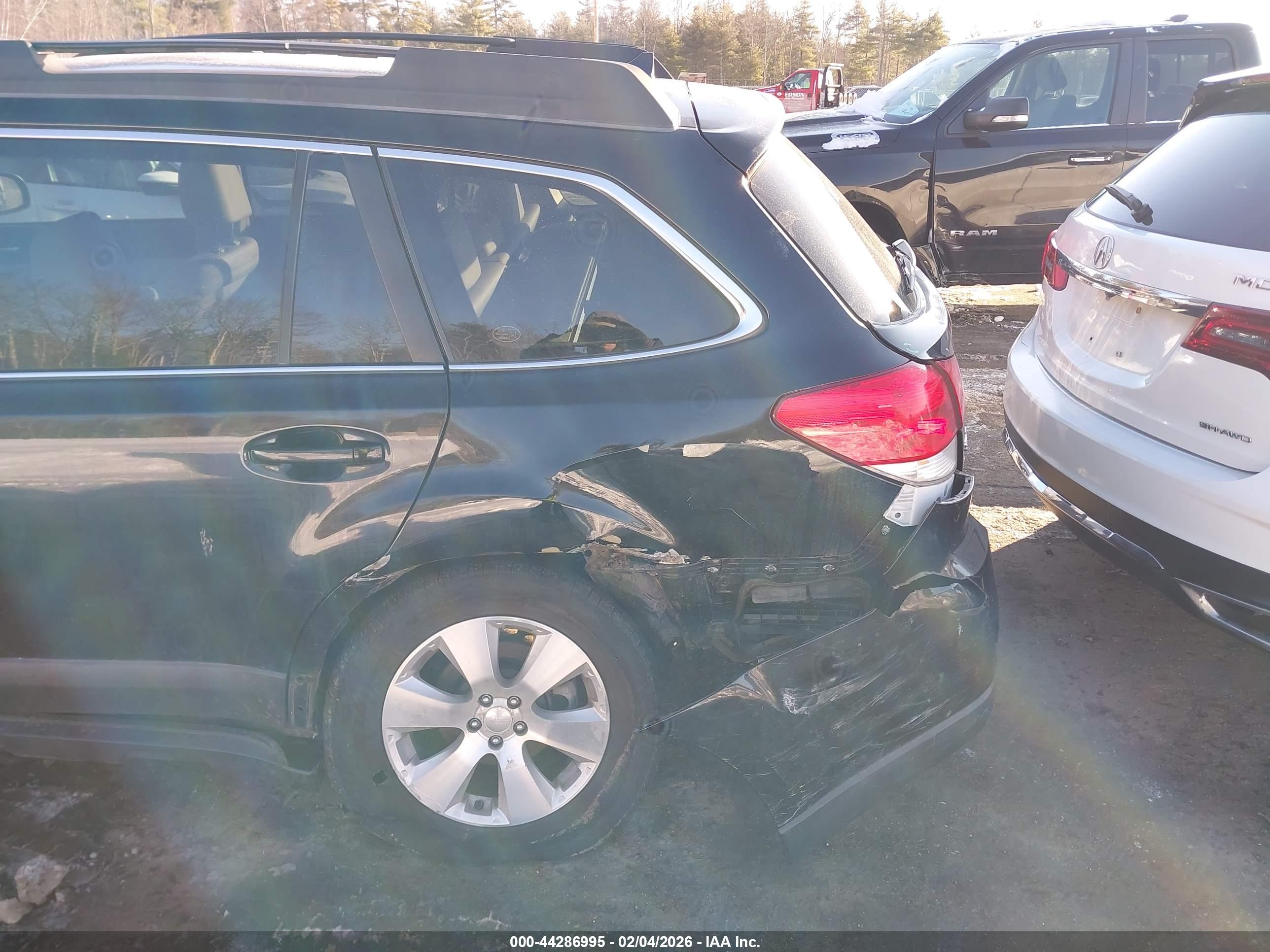SUBARU OUTBACK image 6