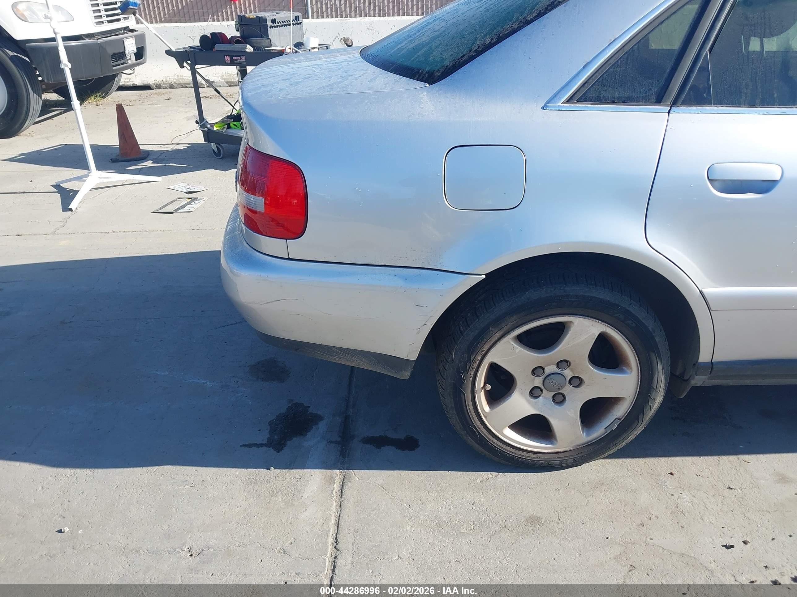 AUDI A4 image 6
