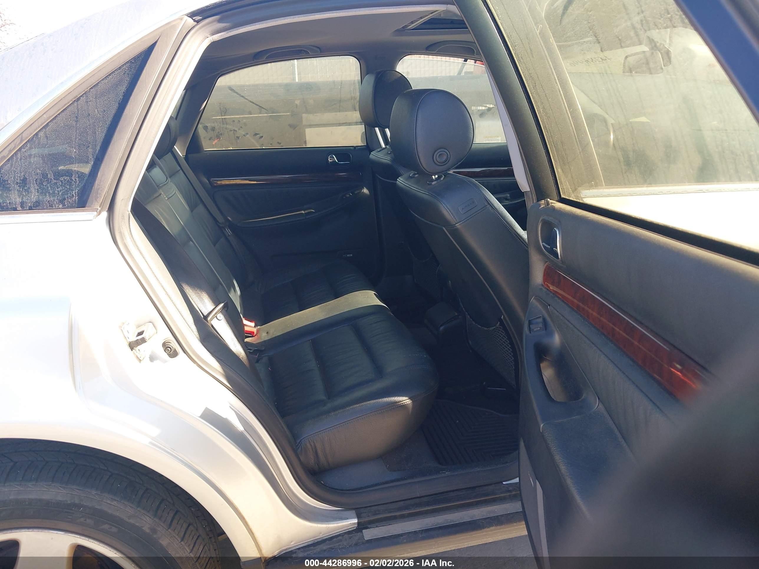 AUDI A4 image 8