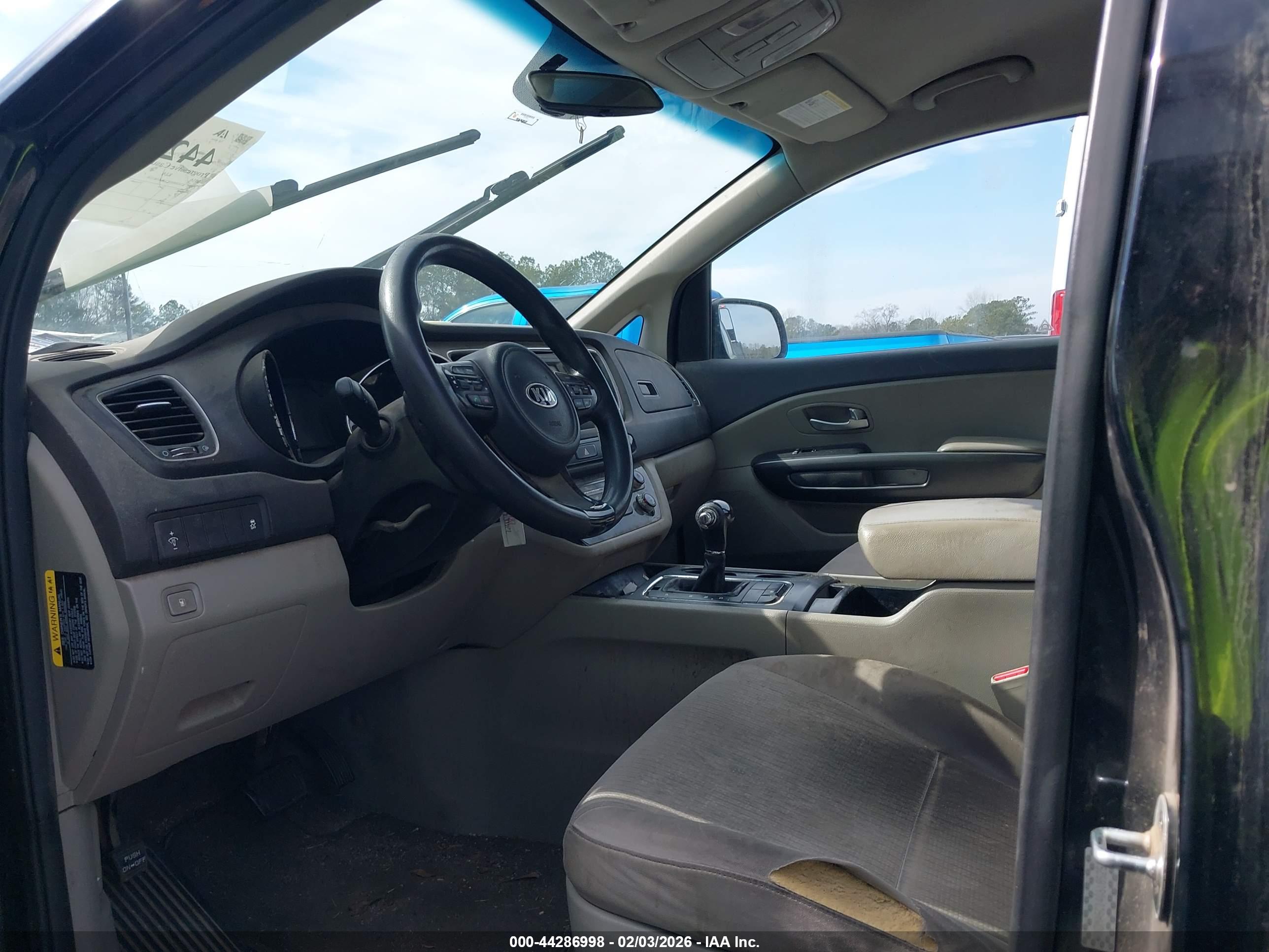 KIA SEDONA image 5
