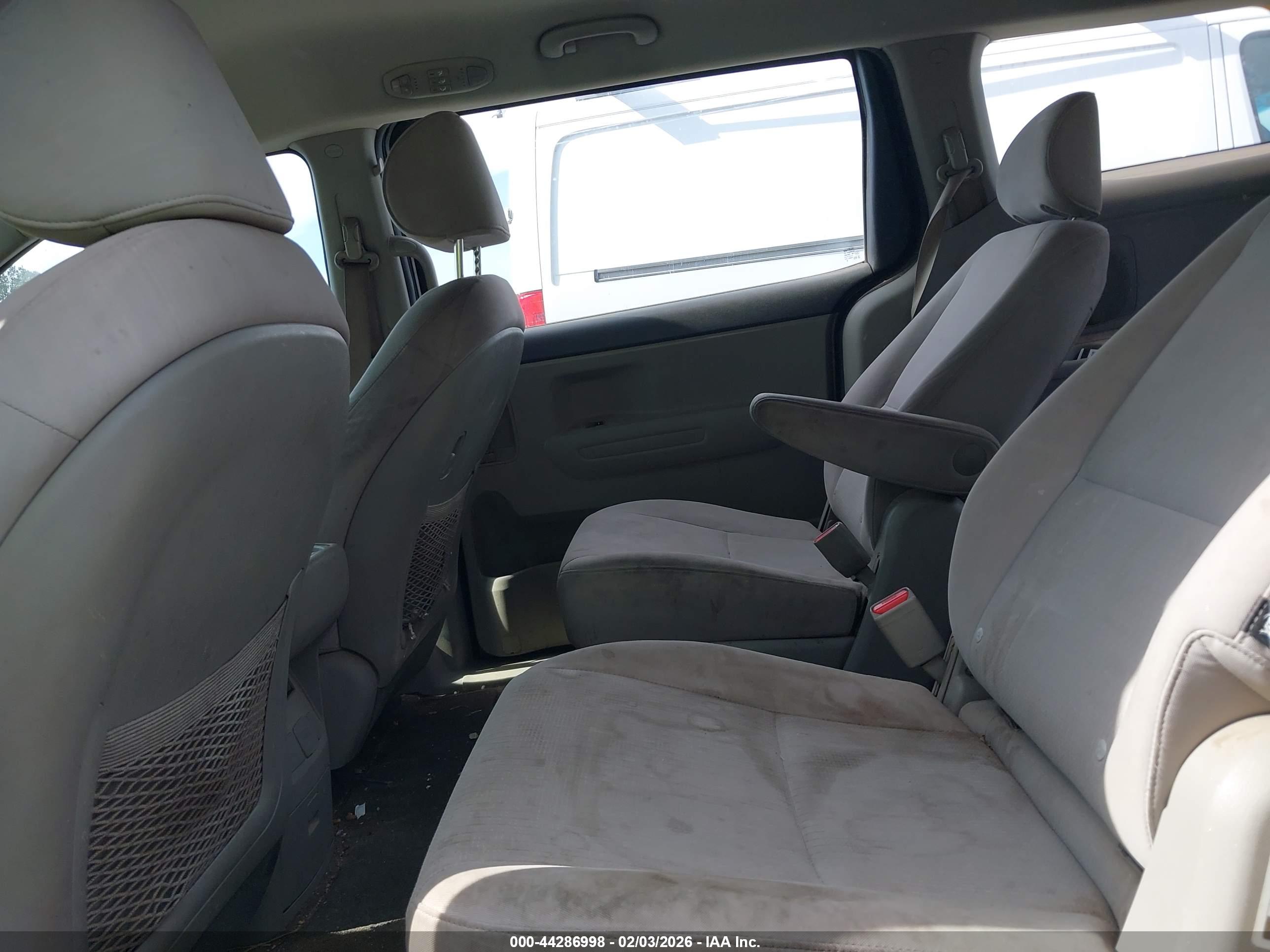 KIA SEDONA image 8