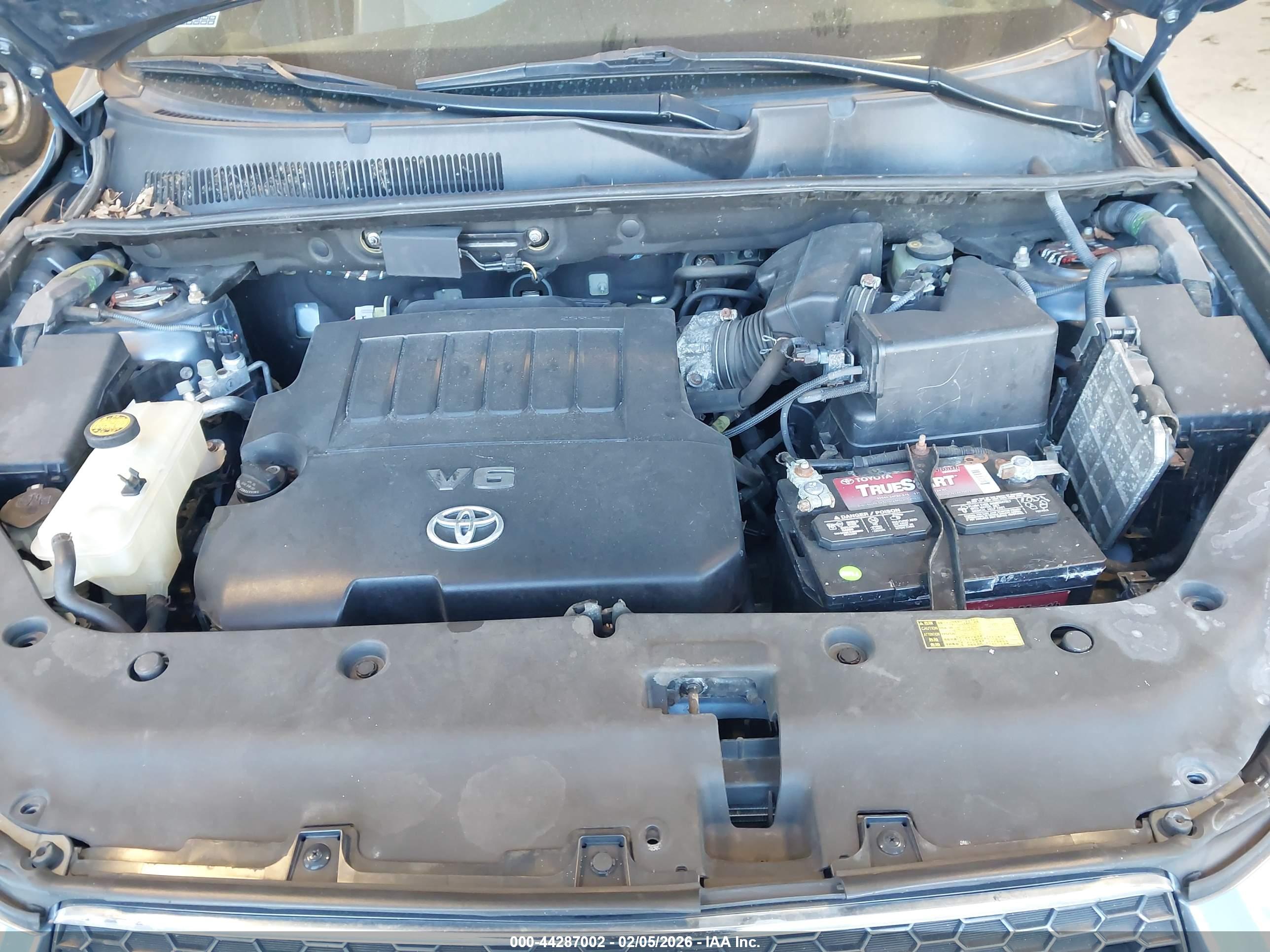 TOYOTA RAV4 image 10