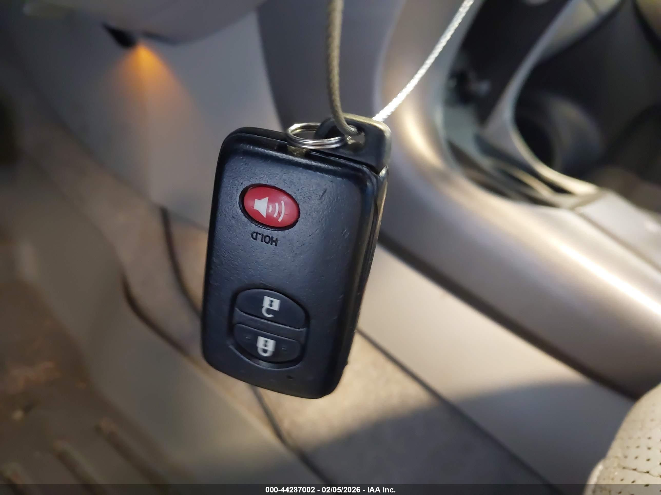 TOYOTA RAV4 image 11