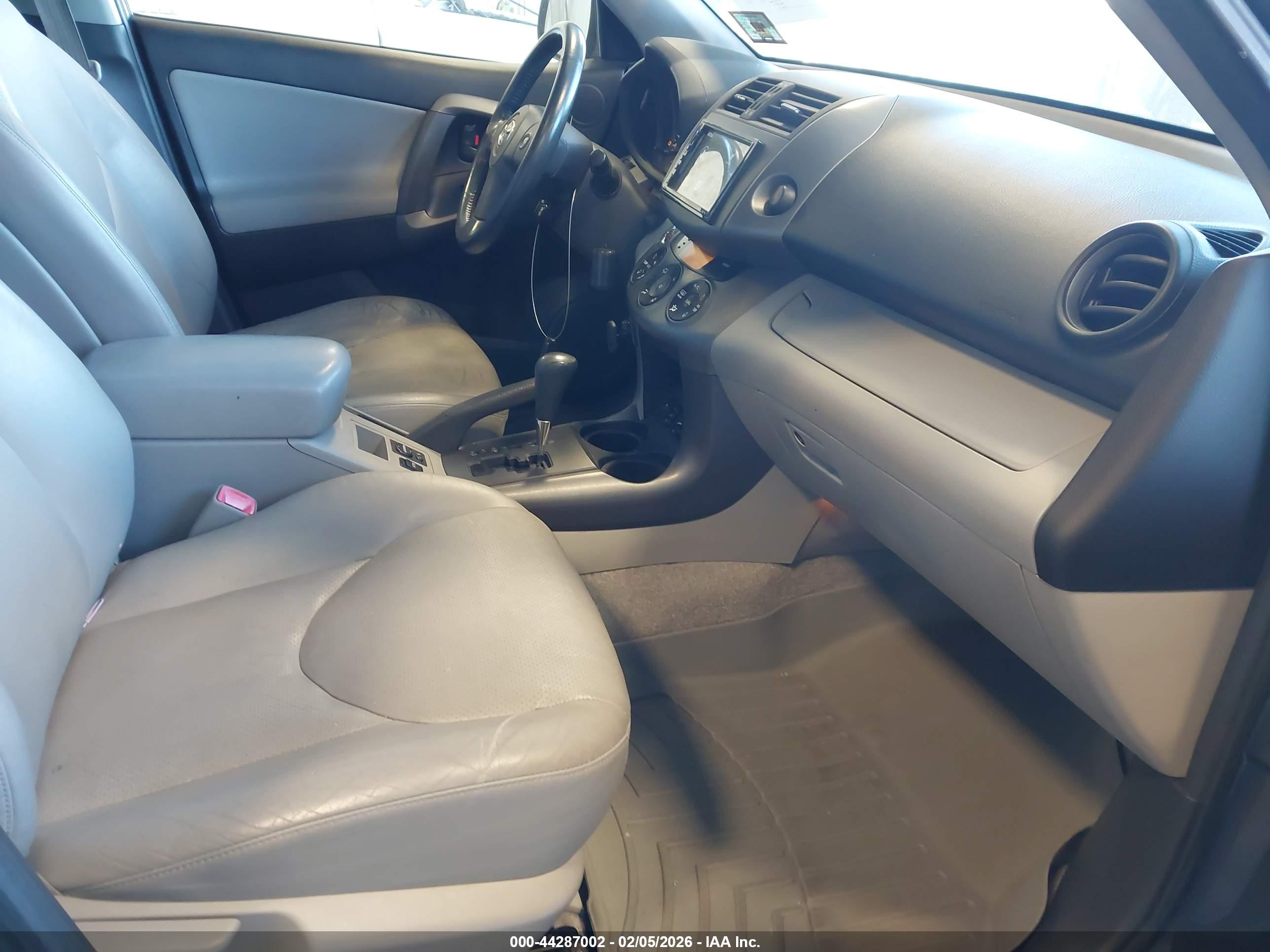 TOYOTA RAV4 image 5