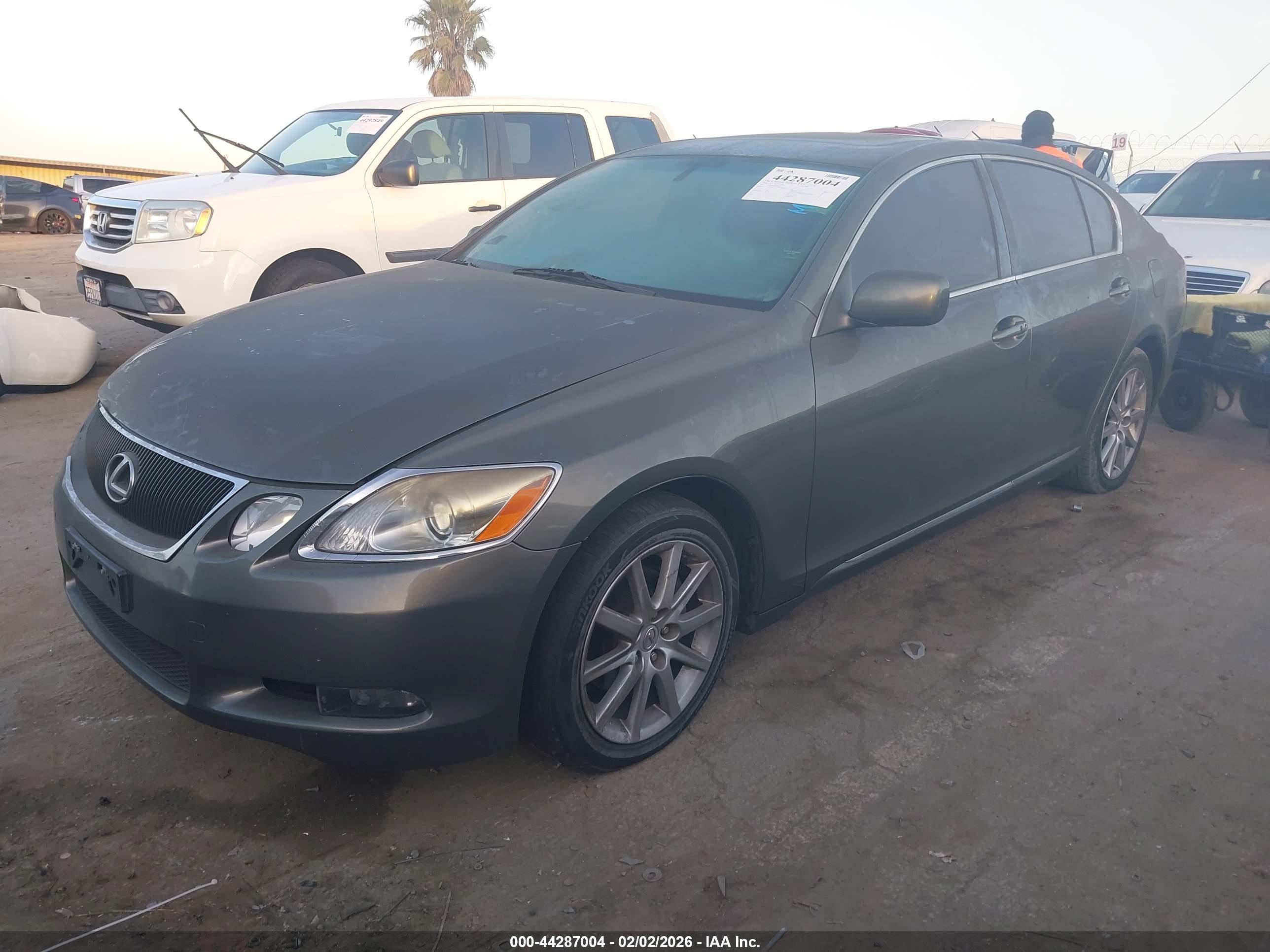 LEXUS GS image 2