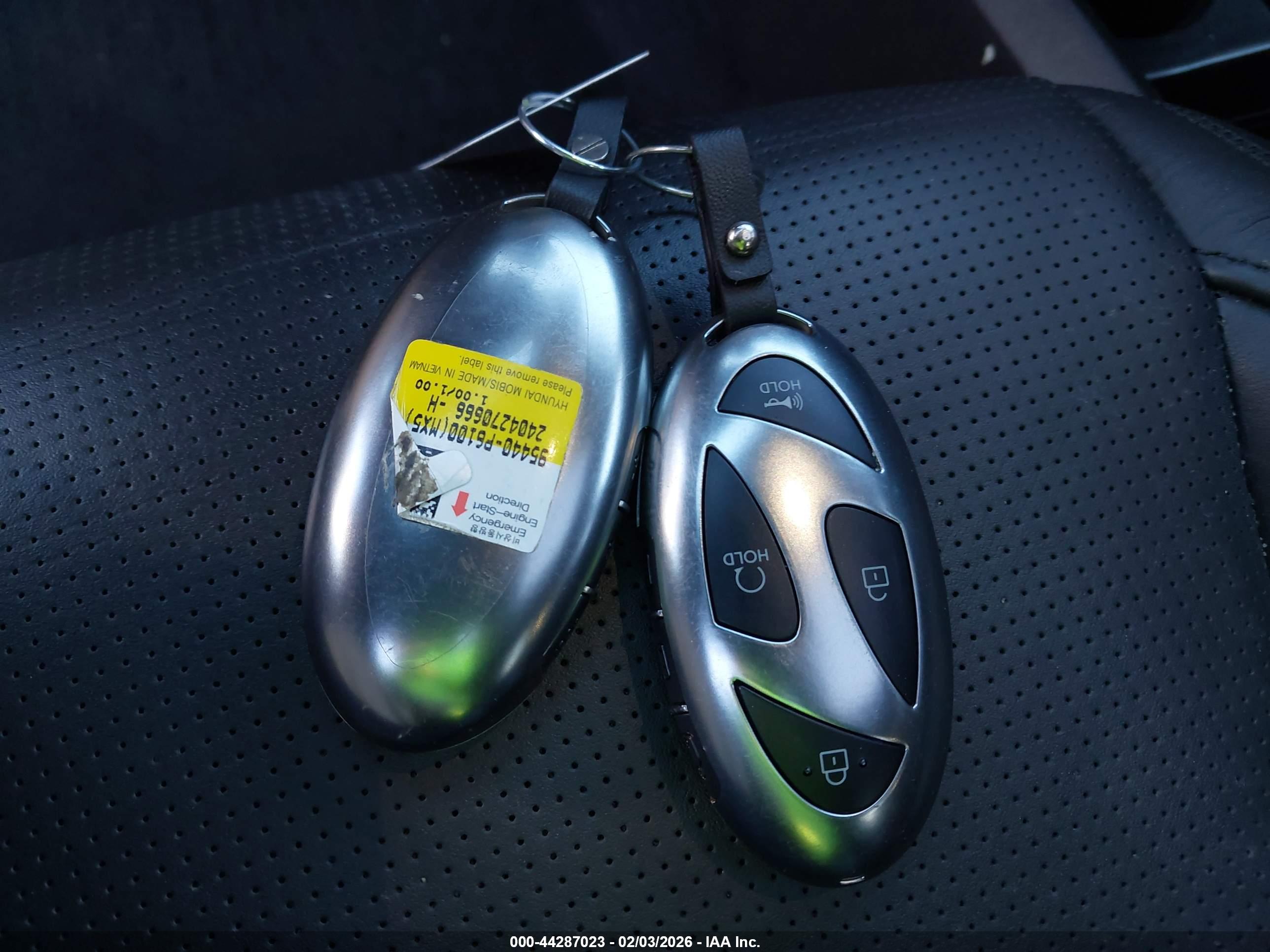 HYUNDAI SANTA image 11