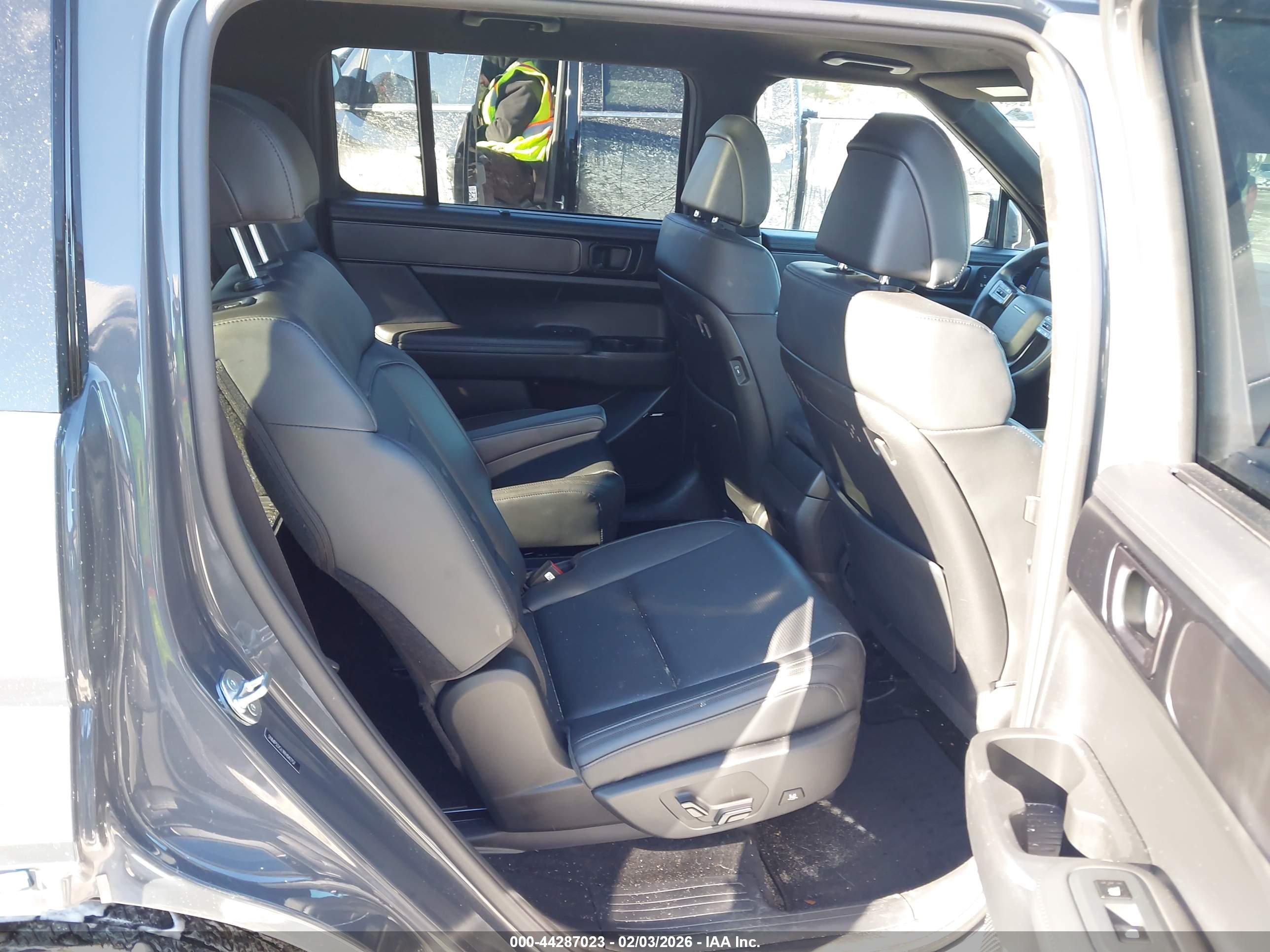 HYUNDAI SANTA image 8