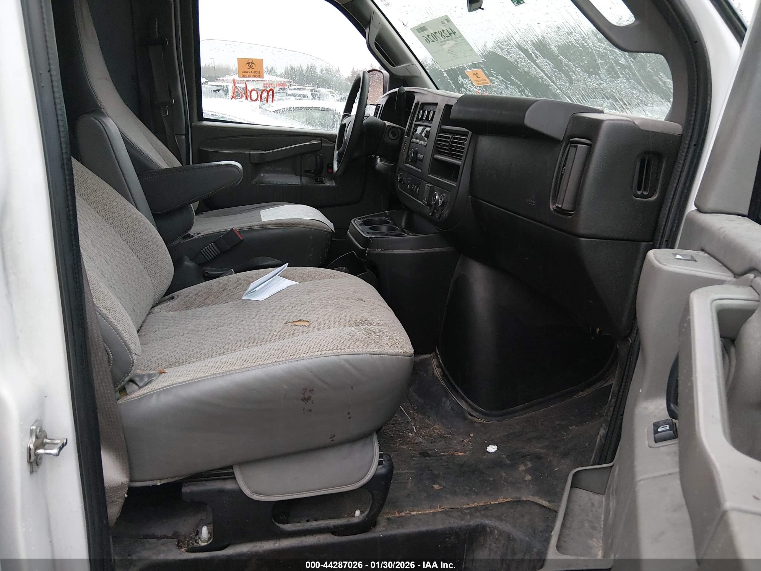 GMC SAVANA image 5