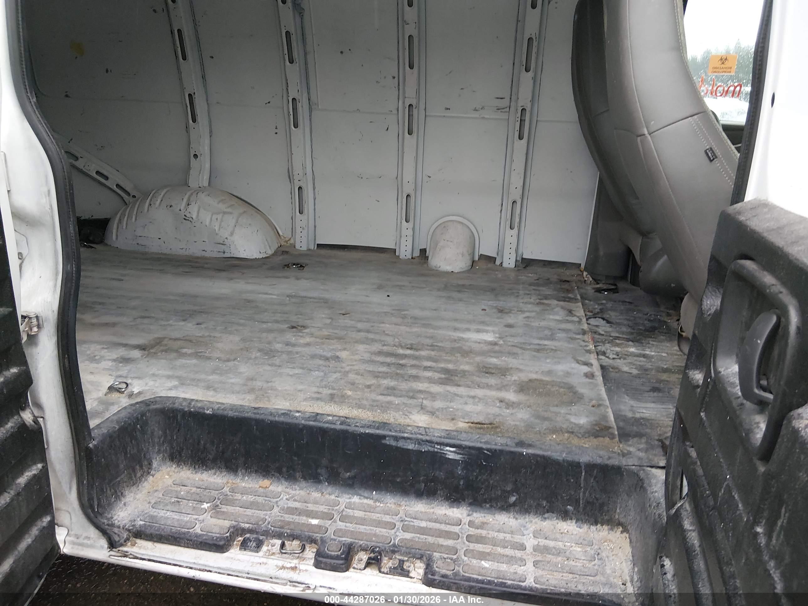 GMC SAVANA image 8