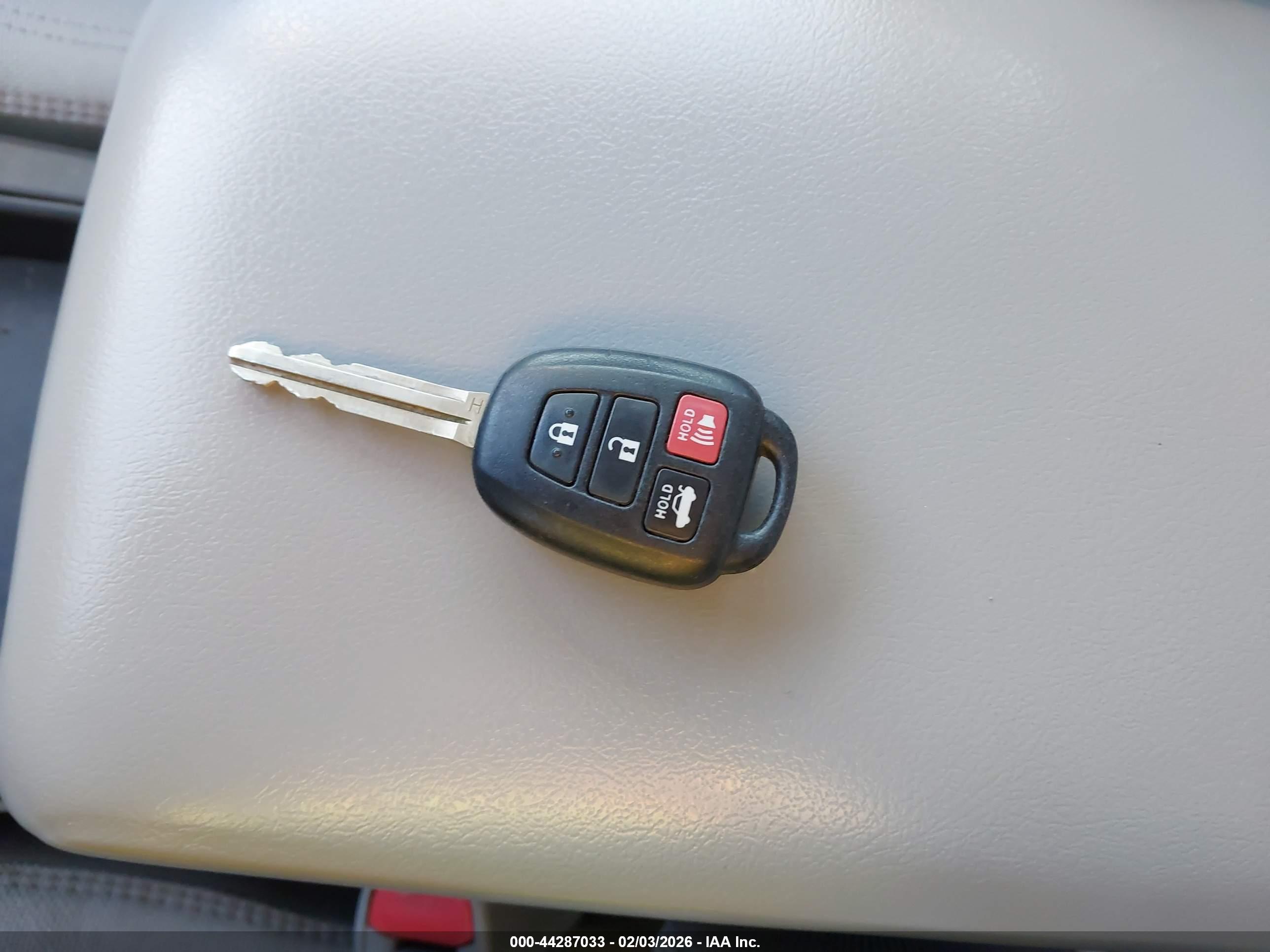 TOYOTA CAMRY image 11