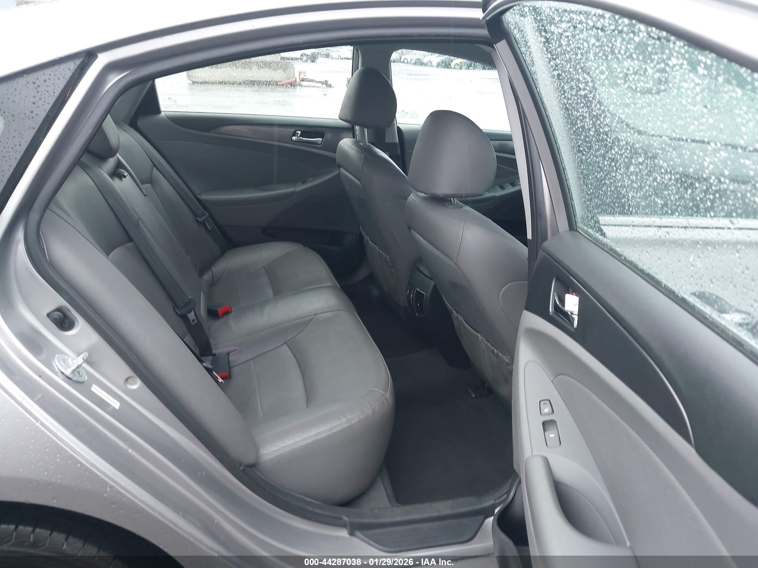 HYUNDAI SONATA image 8