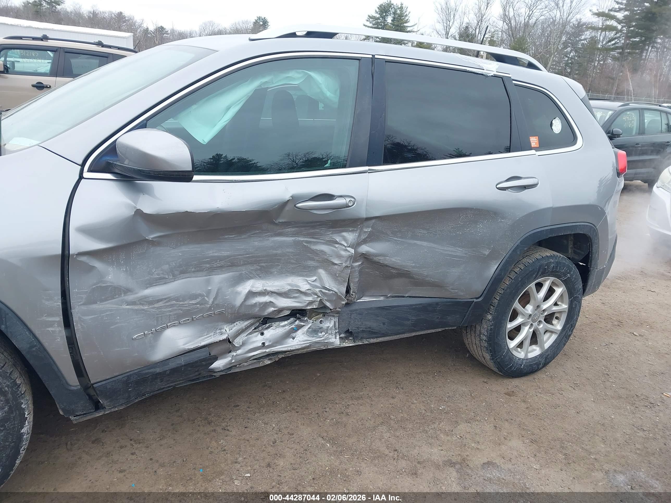 JEEP CHEROKEE image 6