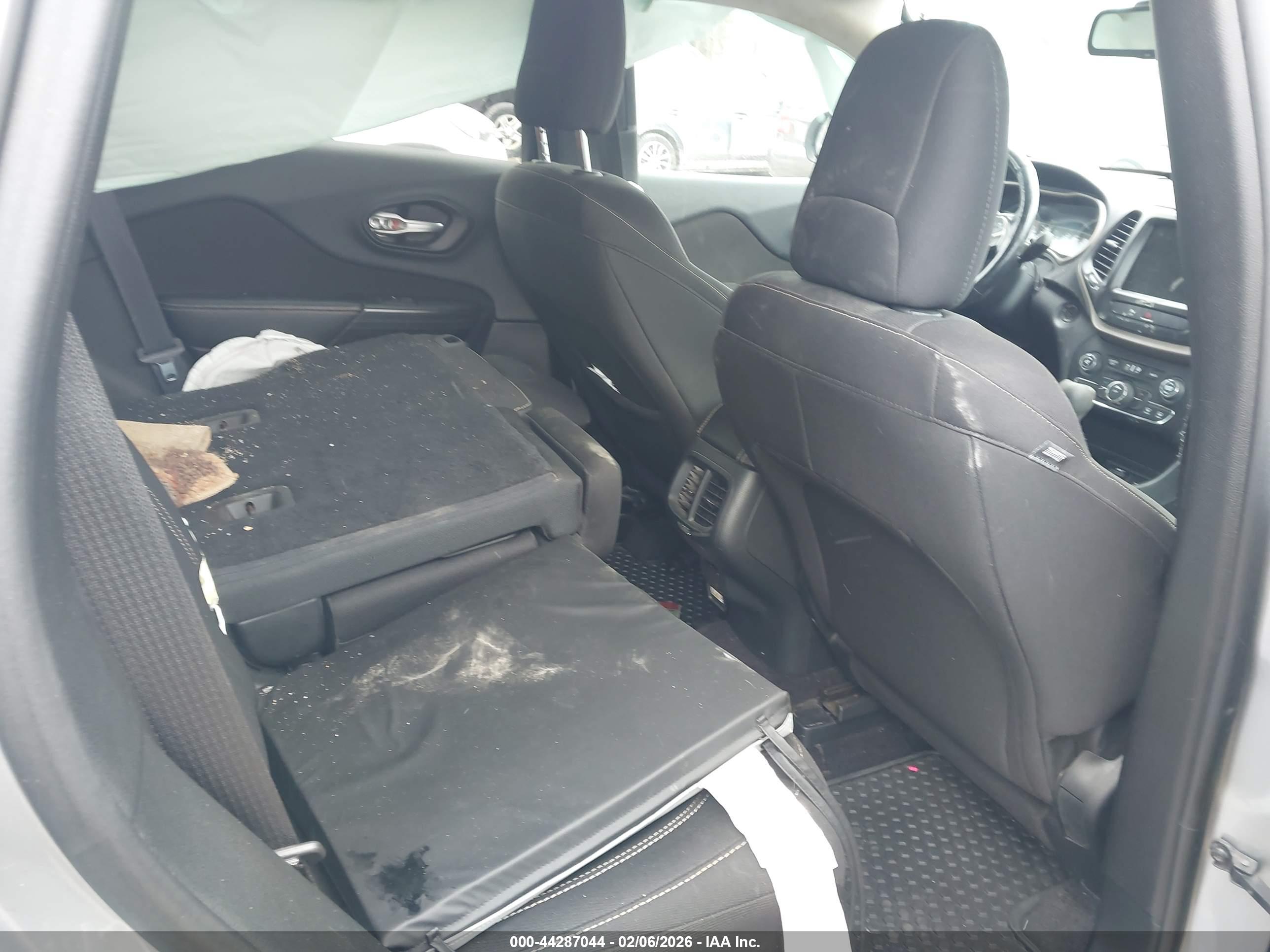 JEEP CHEROKEE image 8