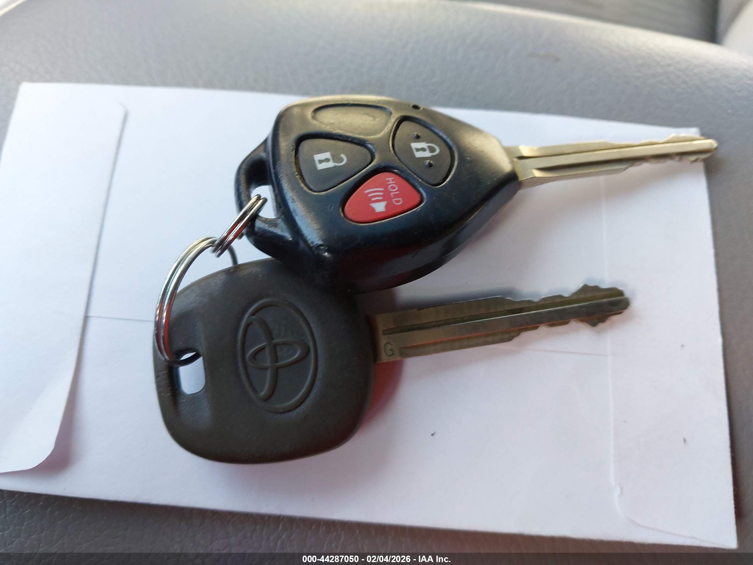 TOYOTA RAV4 image 11