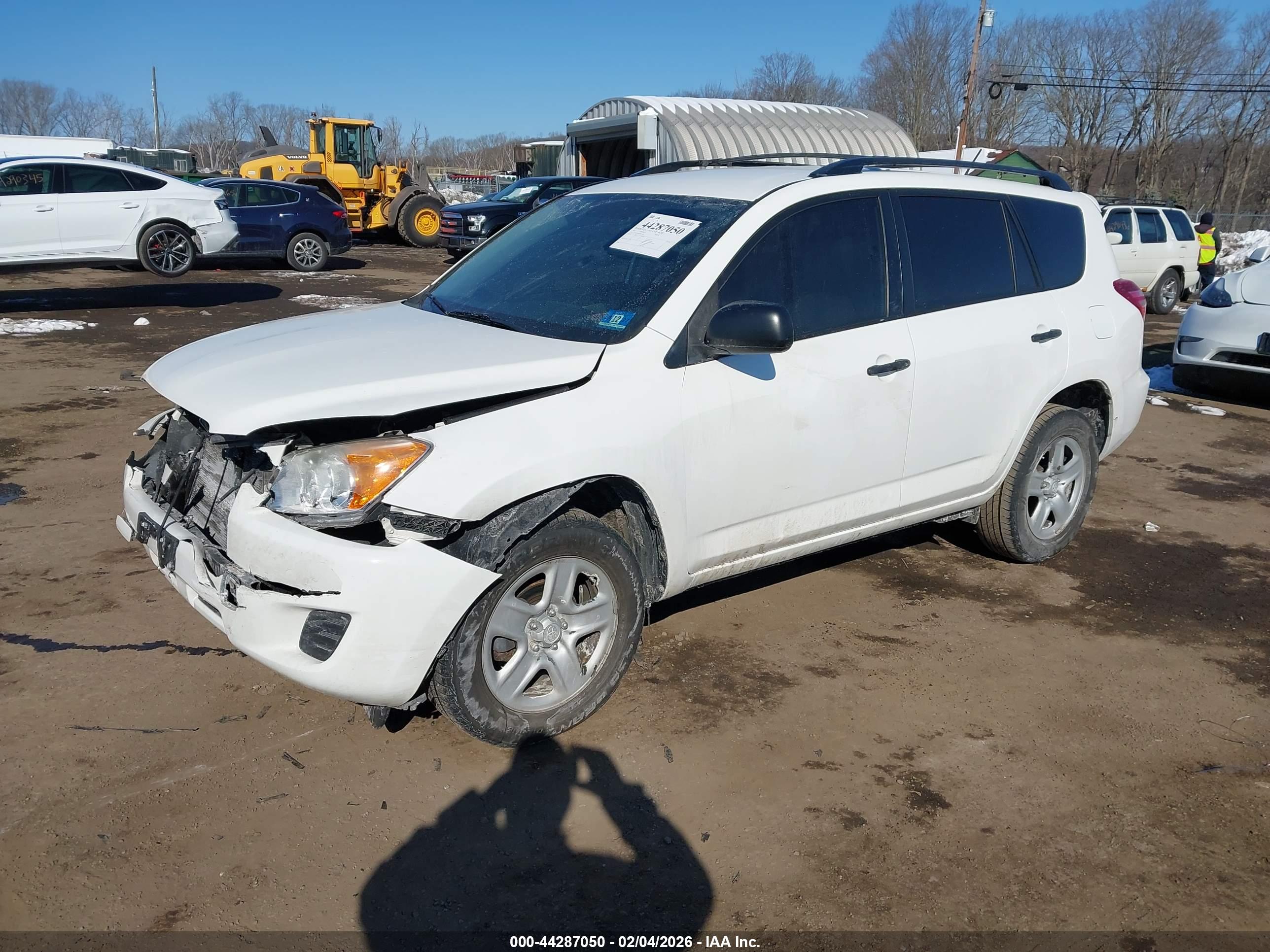 TOYOTA RAV4 image 2