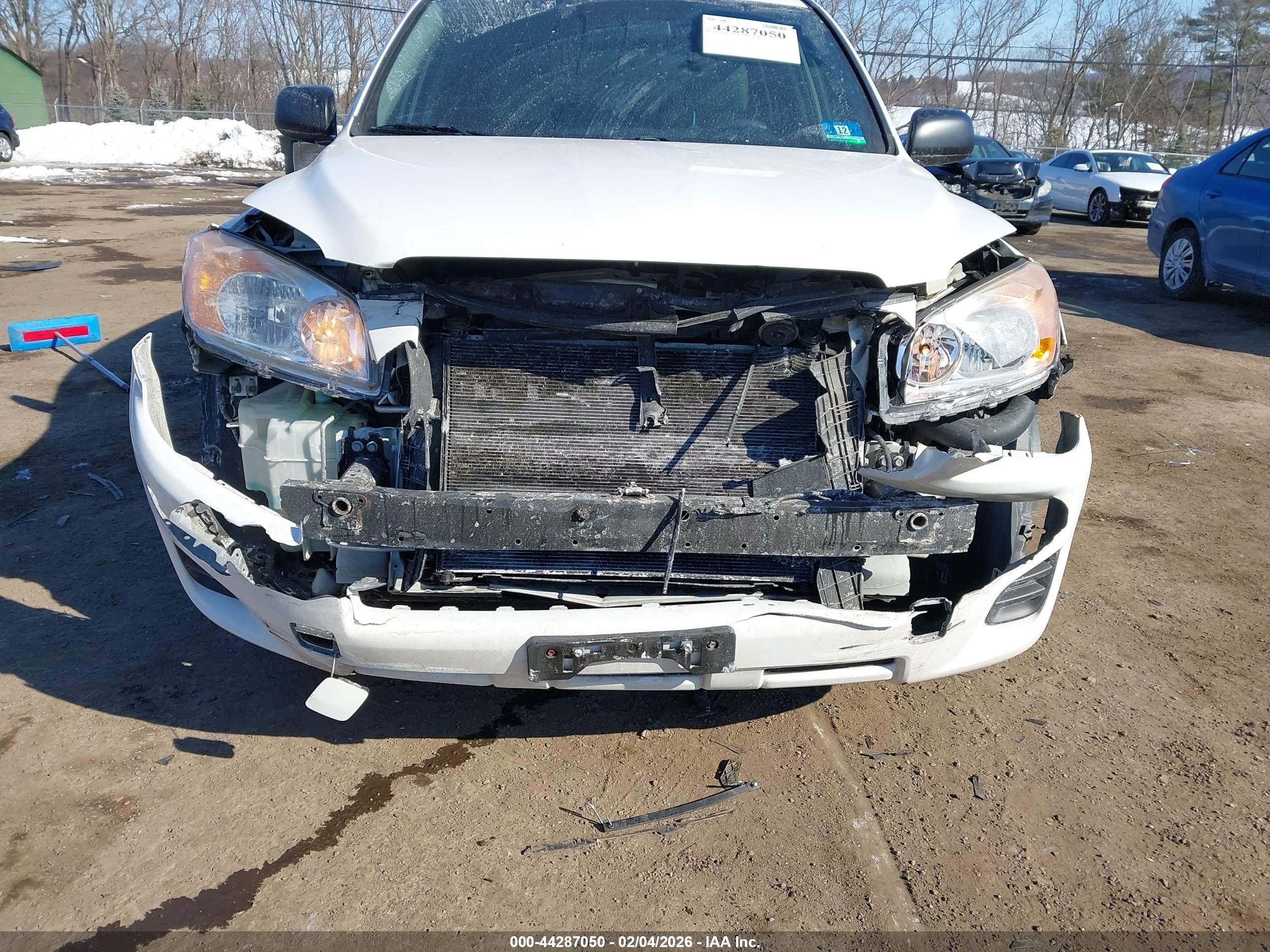 TOYOTA RAV4 image 6