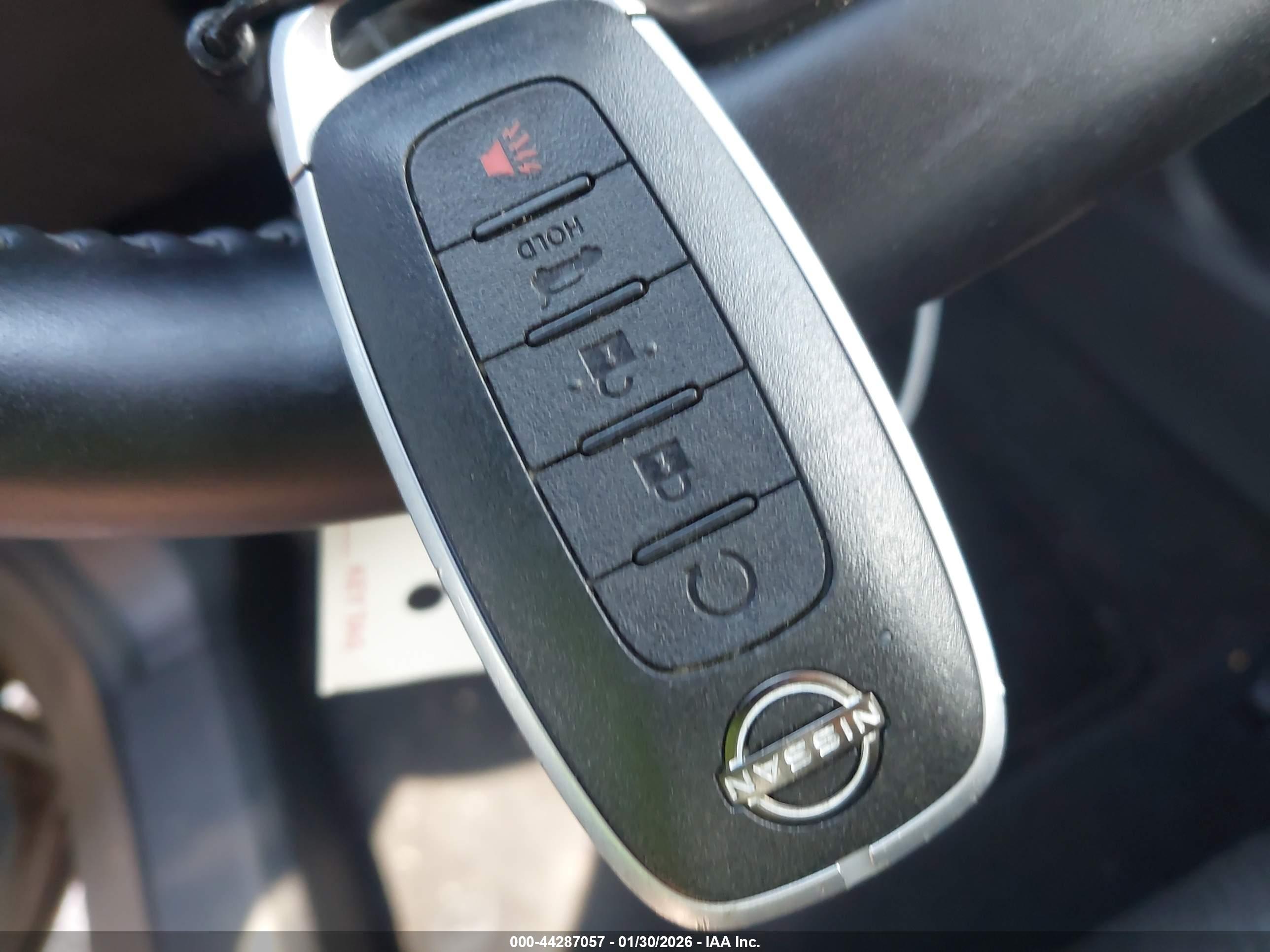 NISSAN ROGUE image 11