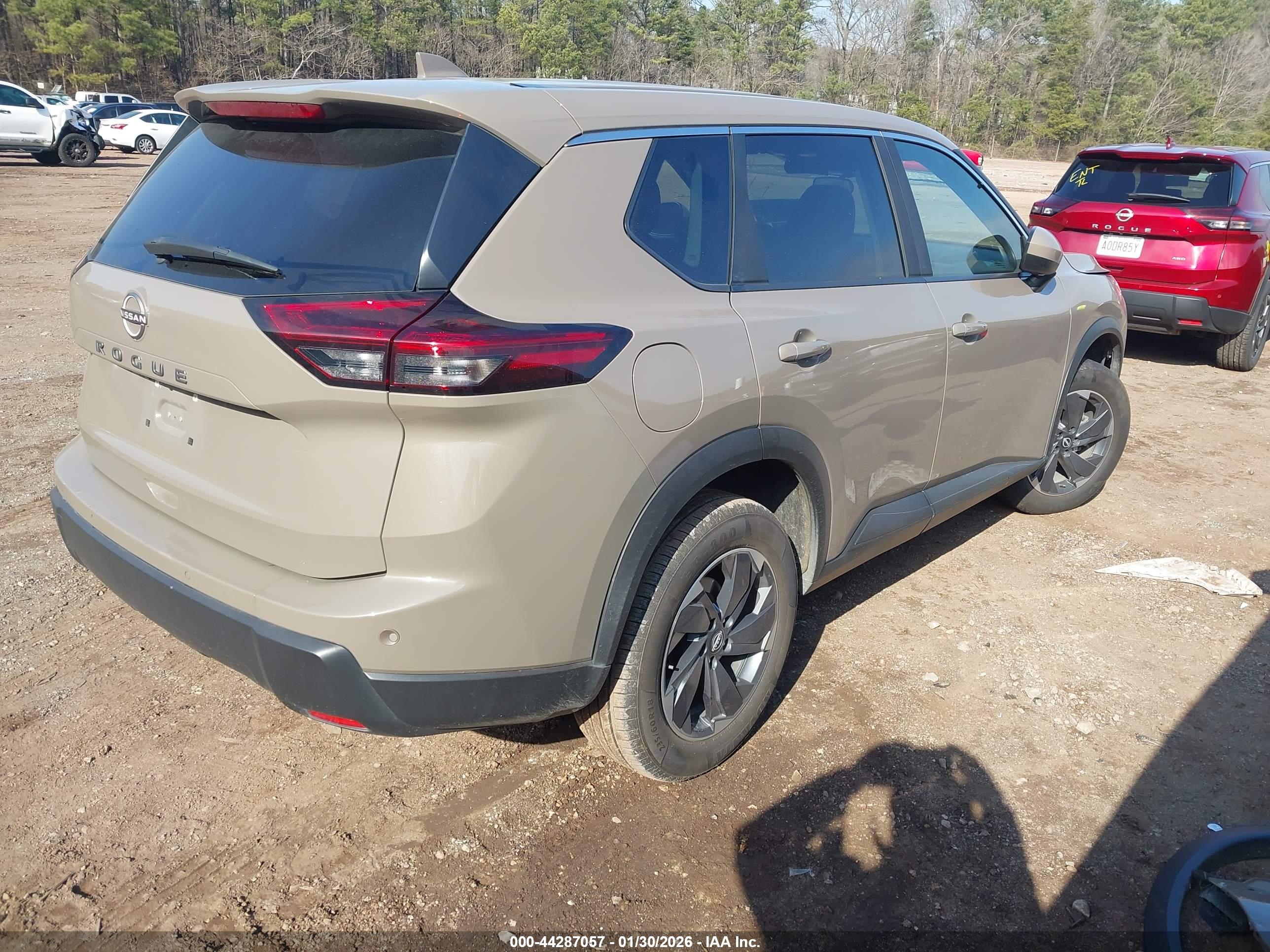 NISSAN ROGUE image 4