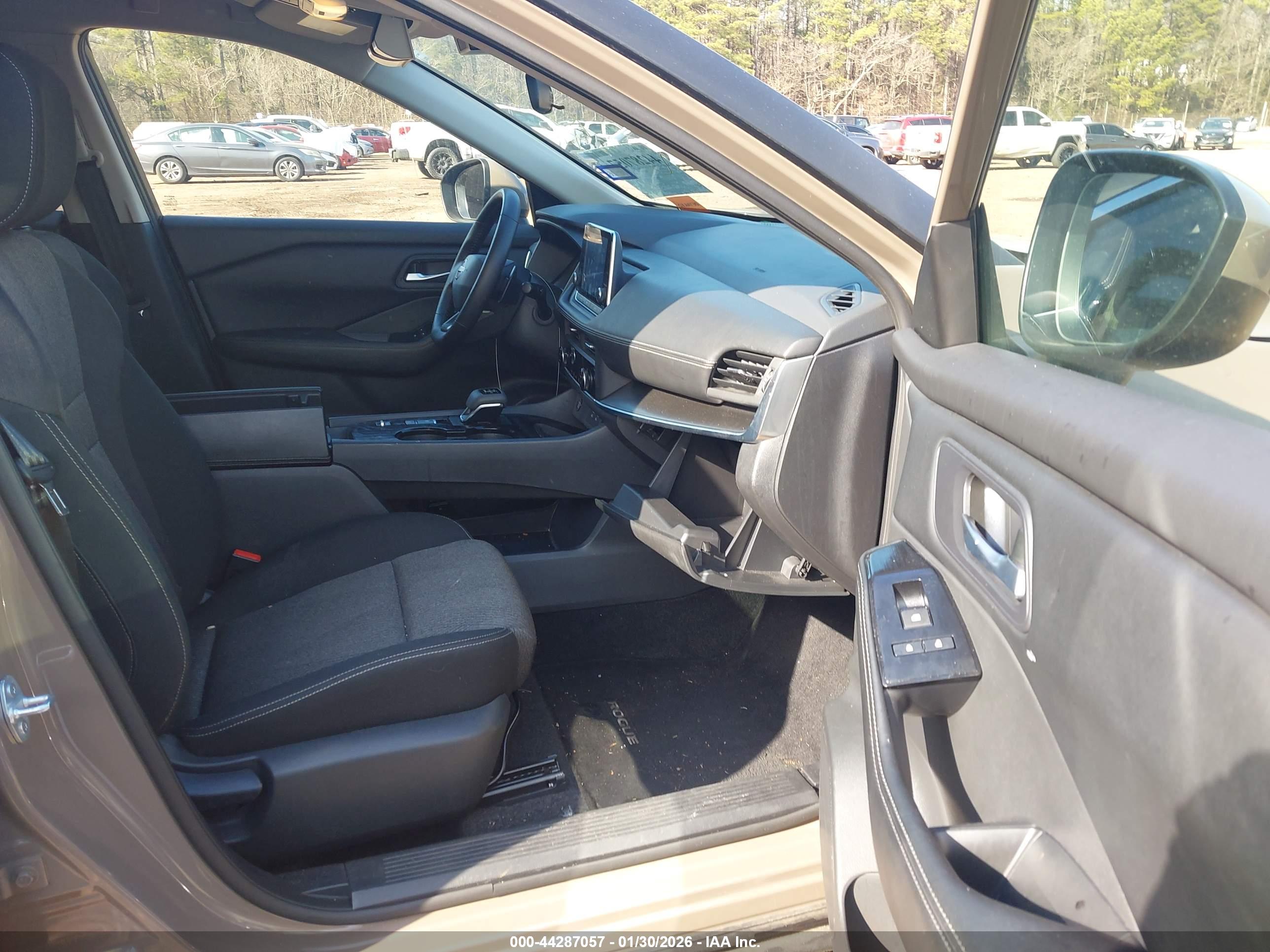NISSAN ROGUE image 5