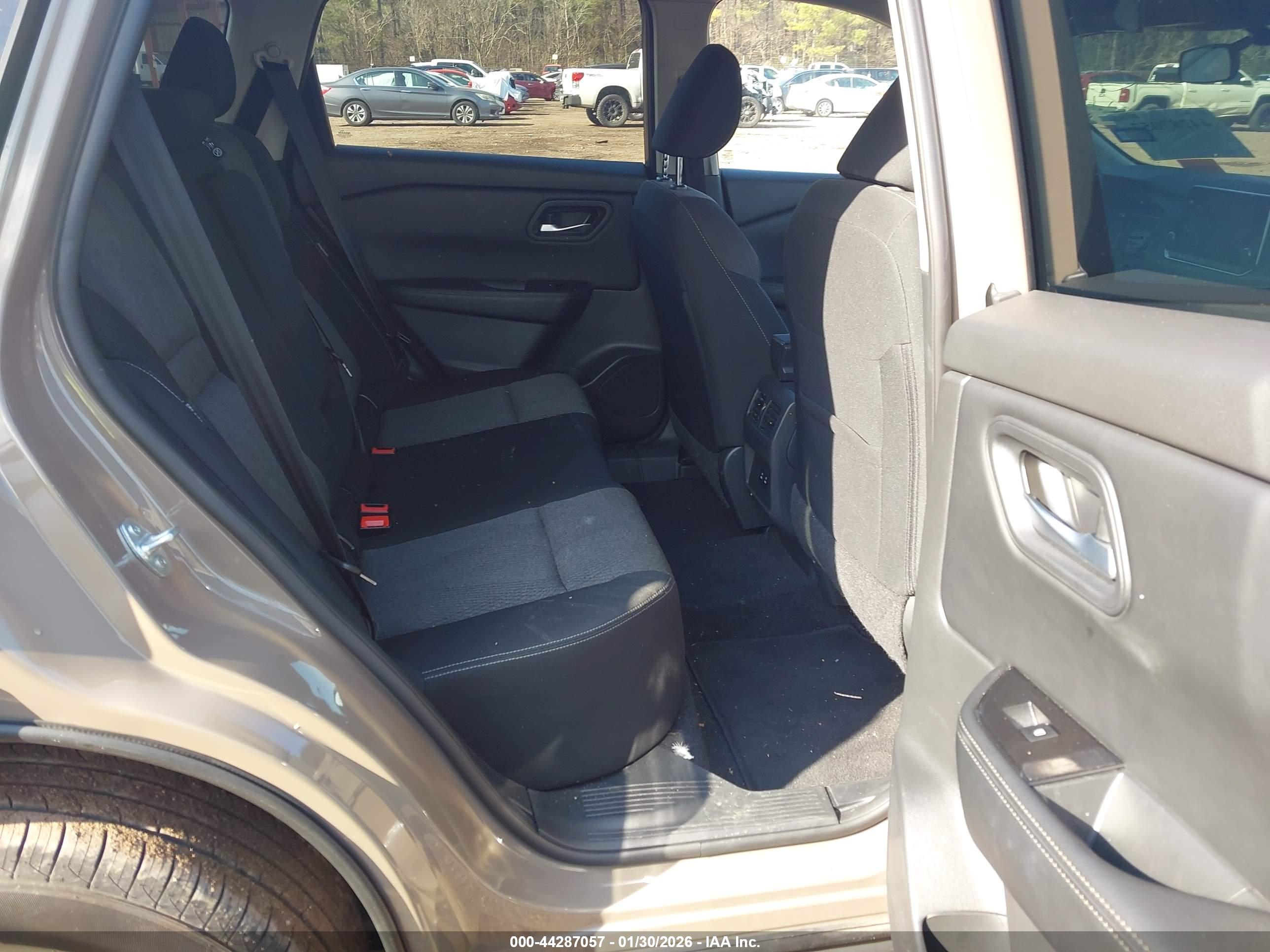 NISSAN ROGUE image 8