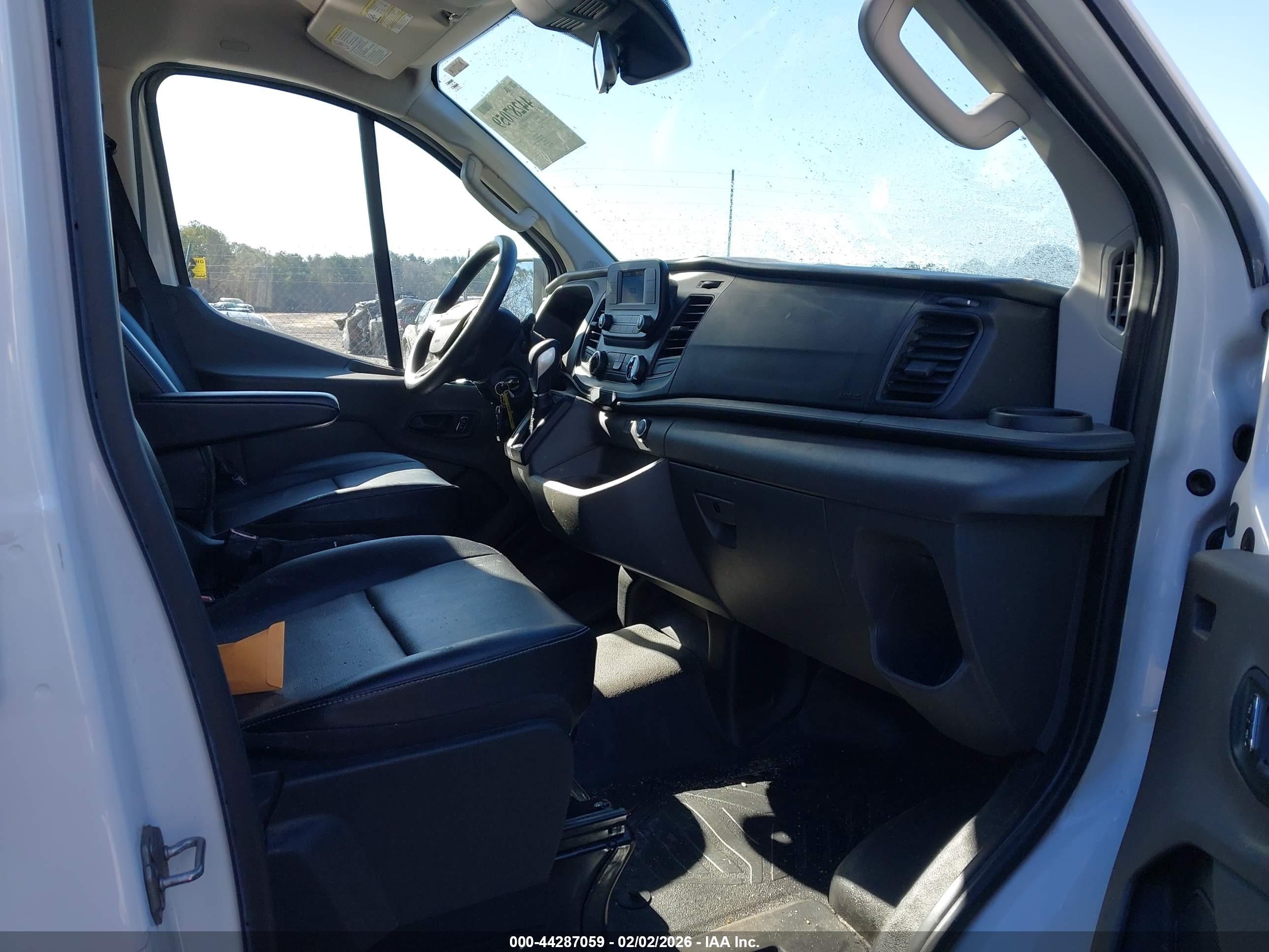 FORD TRANSIT-250 image 5