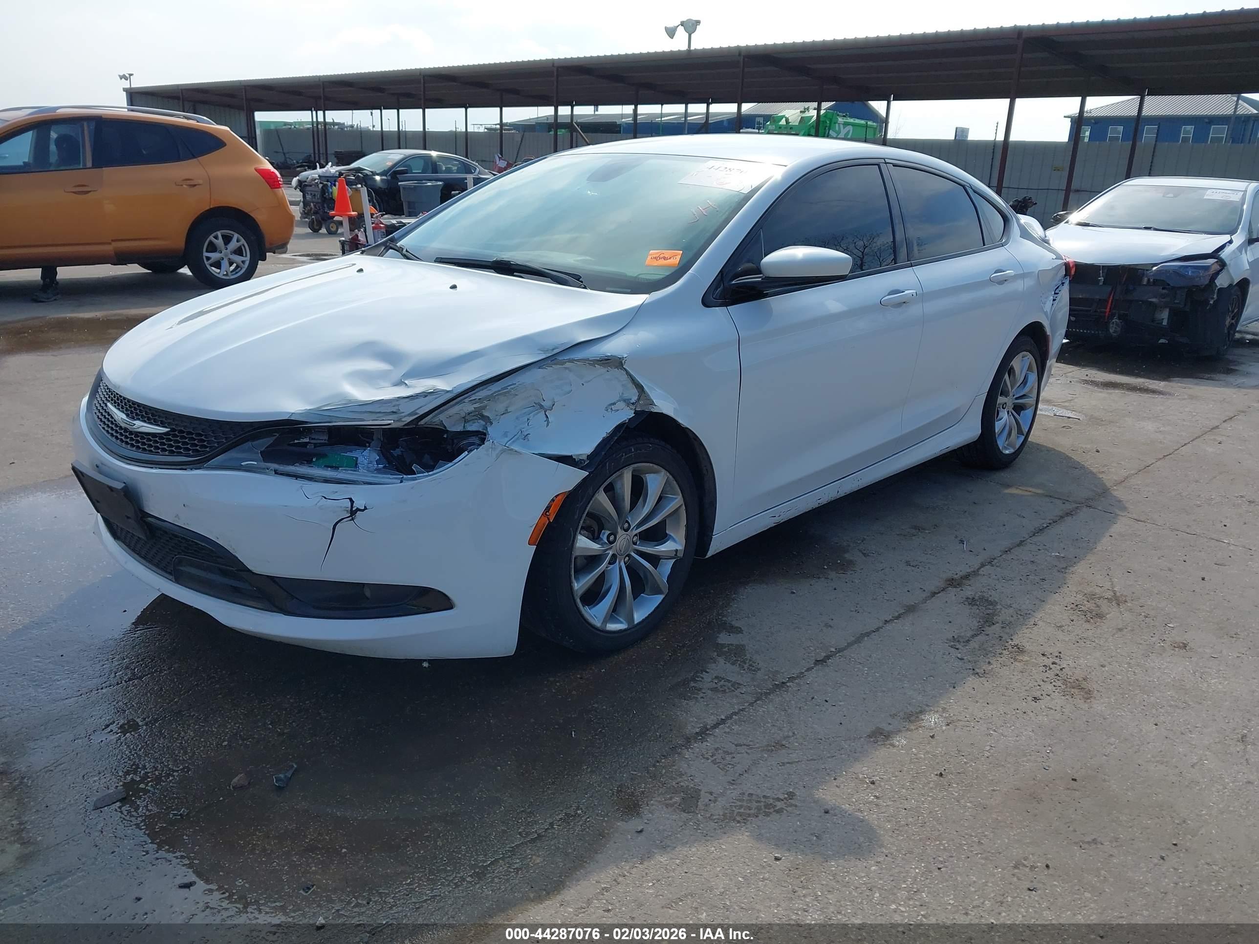 CHRYSLER 200 image 2
