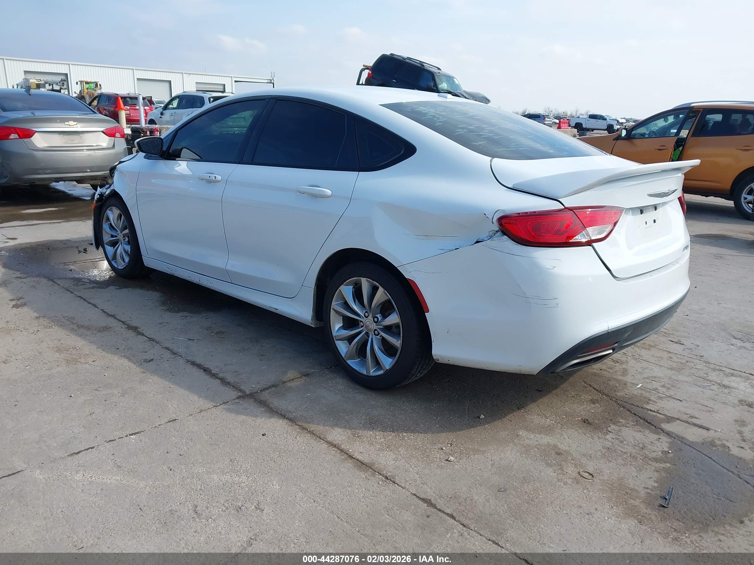 CHRYSLER 200 image 3
