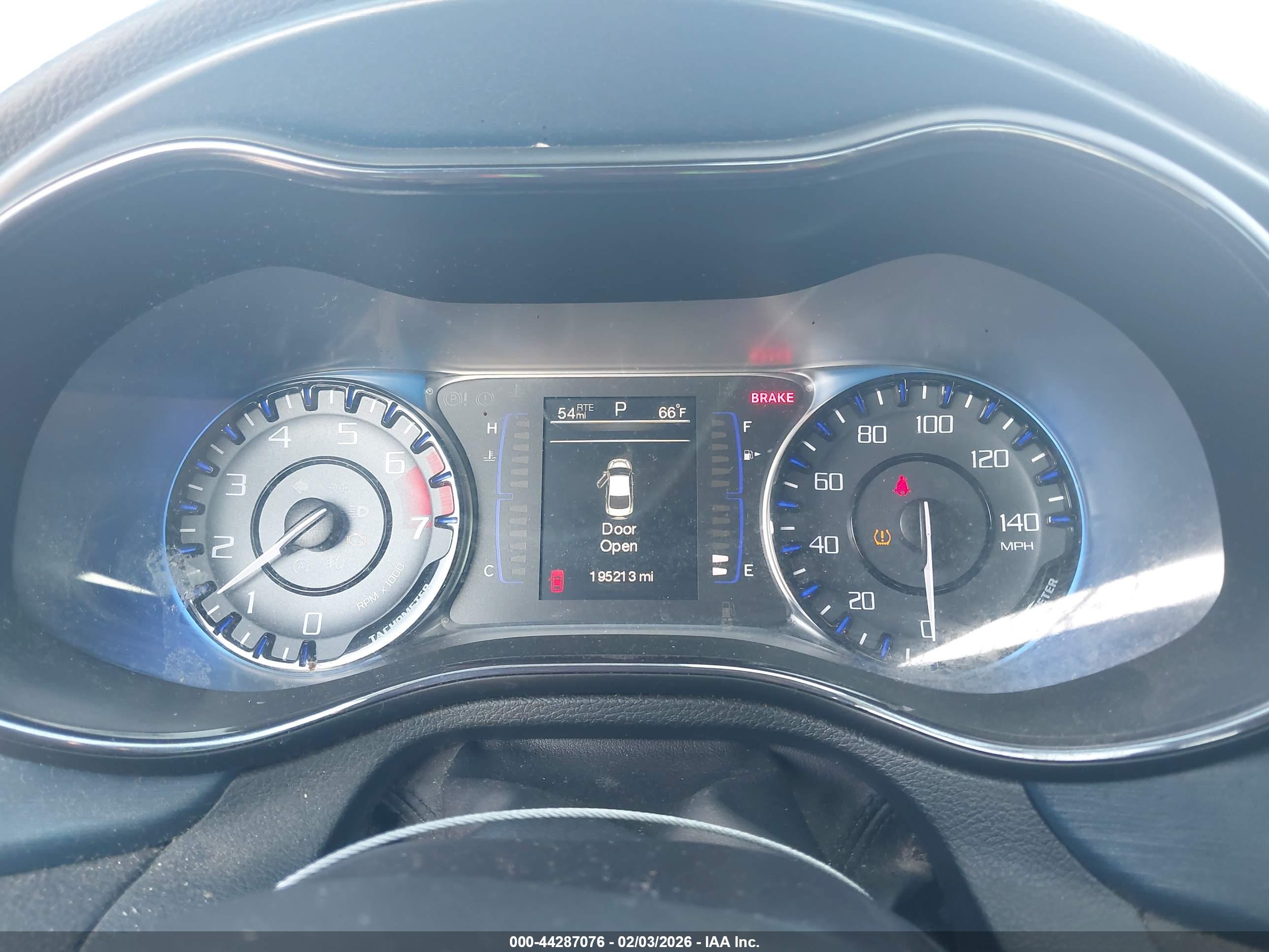 CHRYSLER 200 image 7
