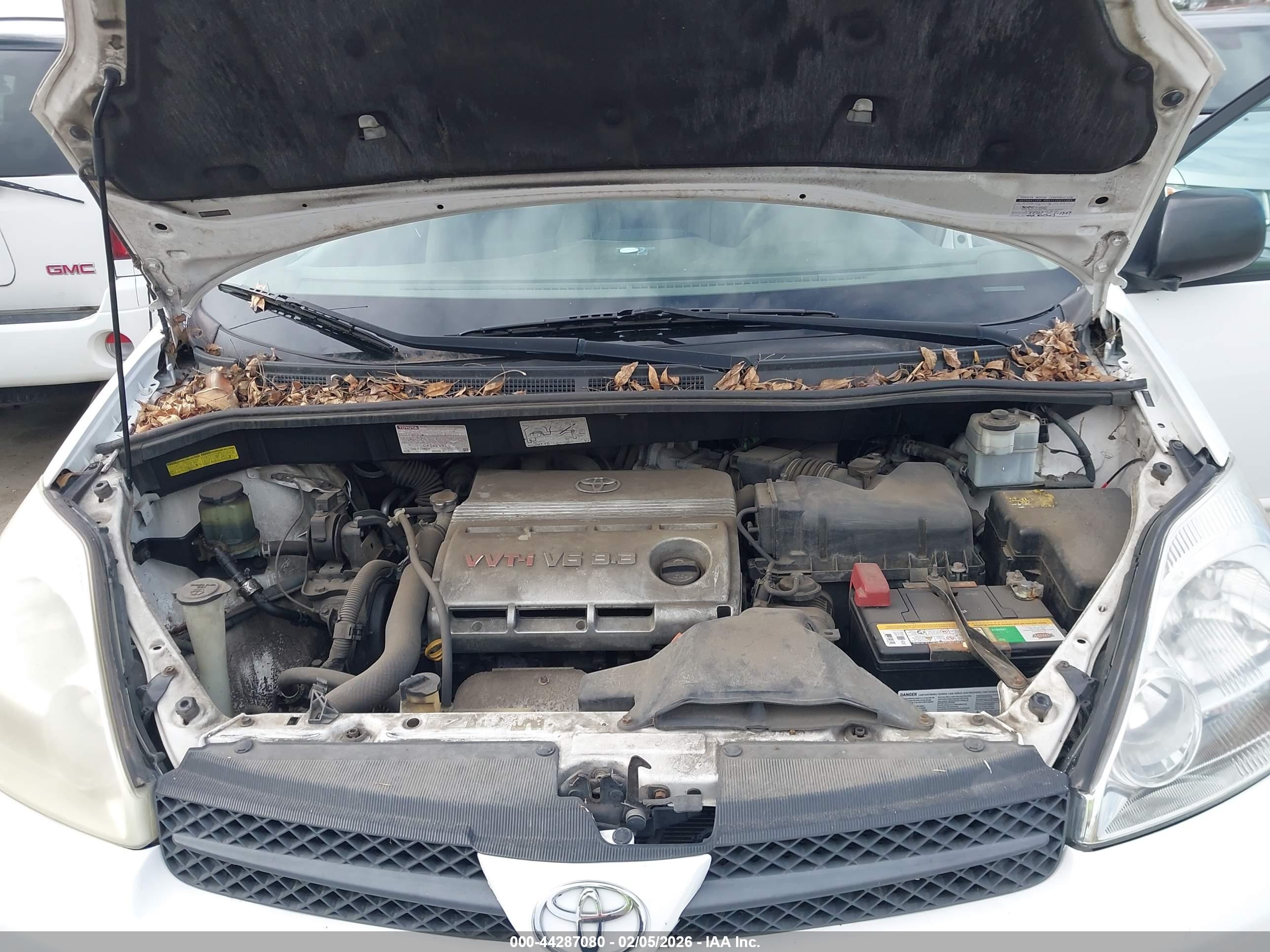TOYOTA SIENNA image 10
