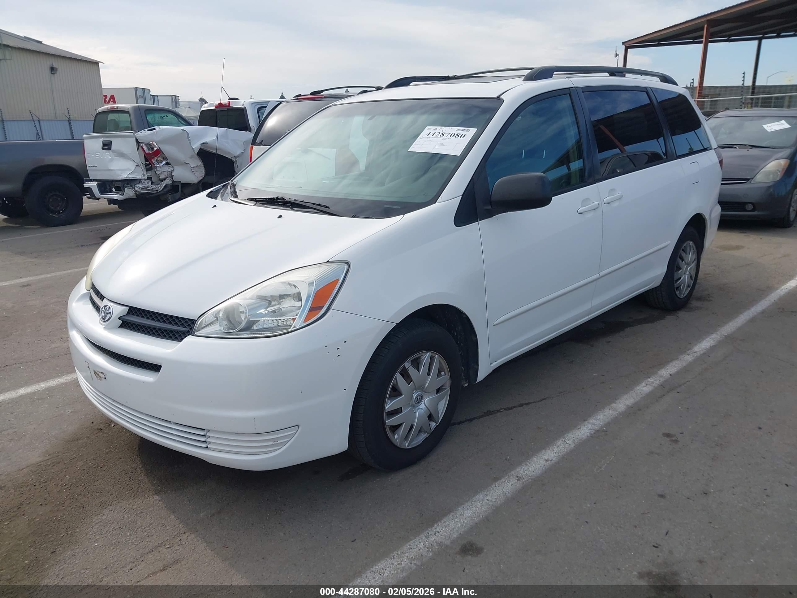 TOYOTA SIENNA image 2