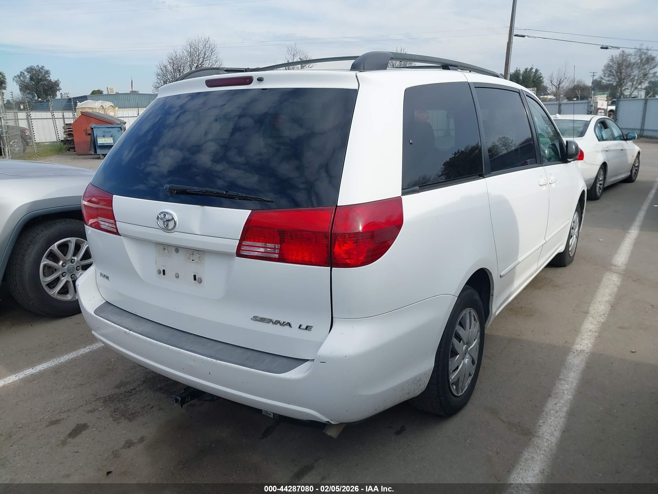 TOYOTA SIENNA image 4