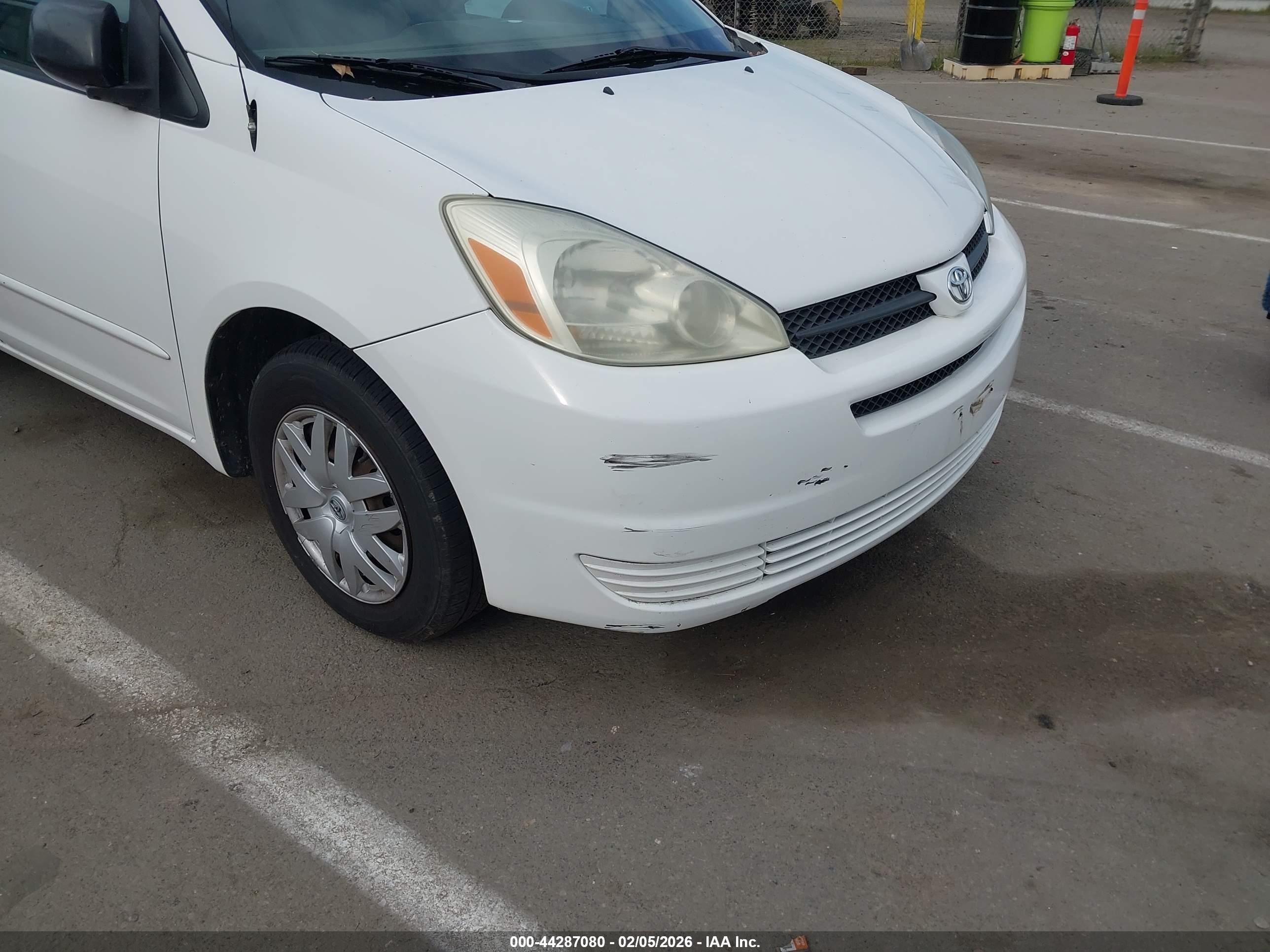 TOYOTA SIENNA image 6