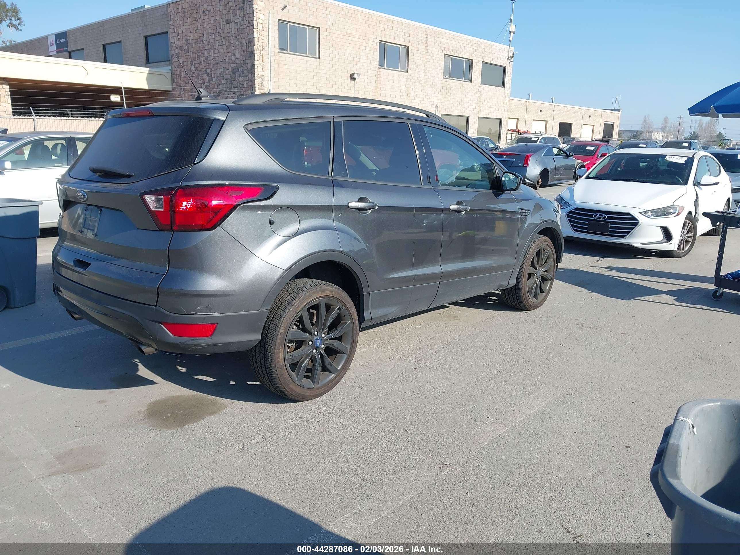 FORD ESCAPE image 4