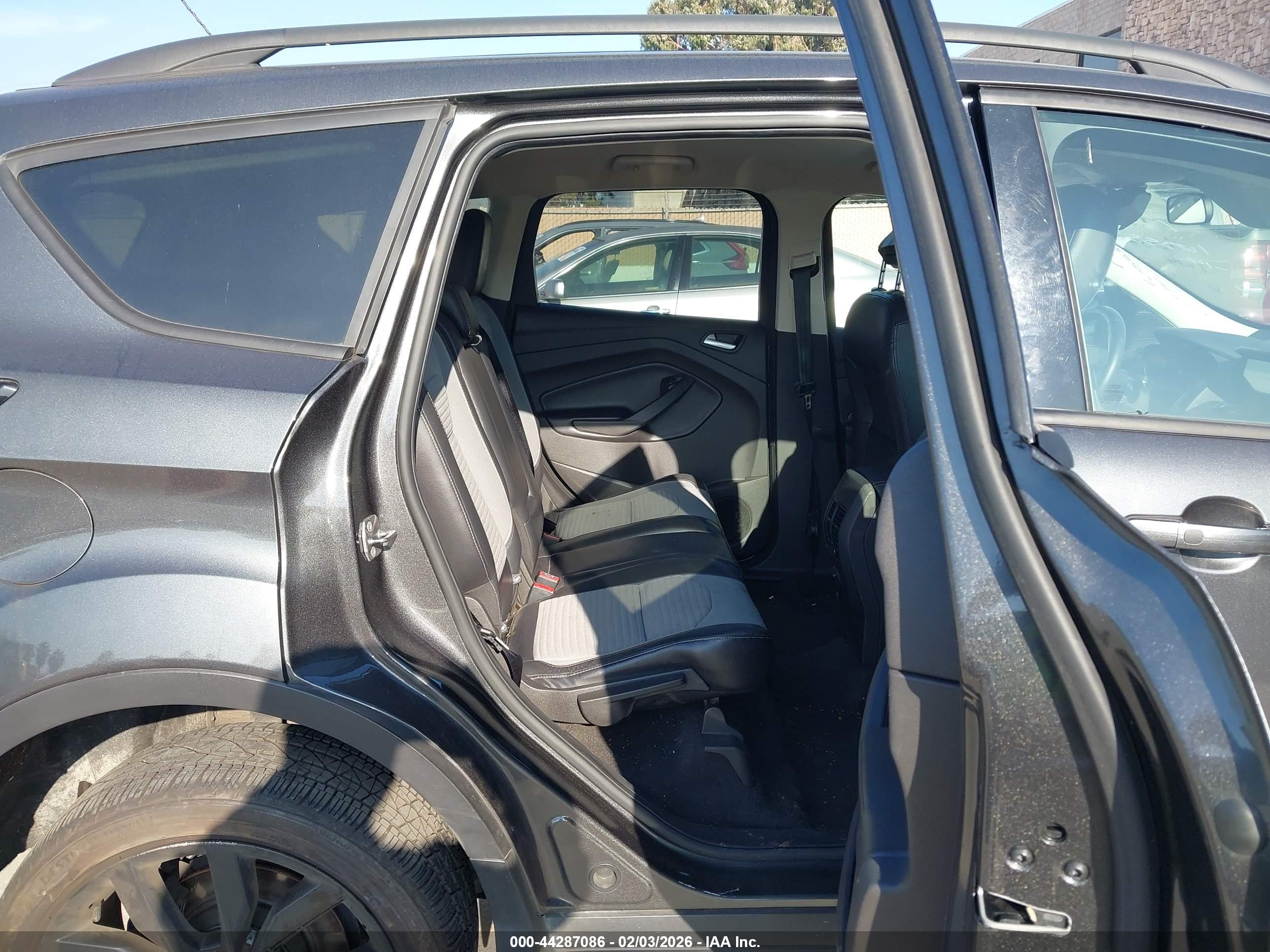 FORD ESCAPE image 8