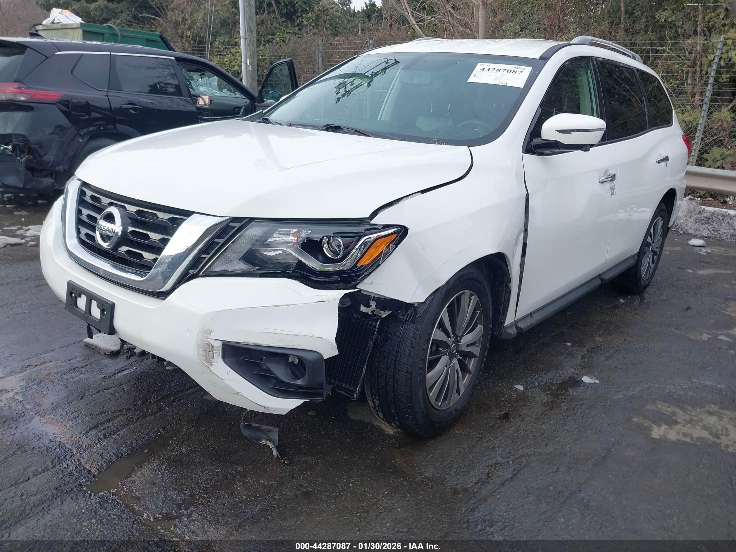 NISSAN PATHFINDER image 2