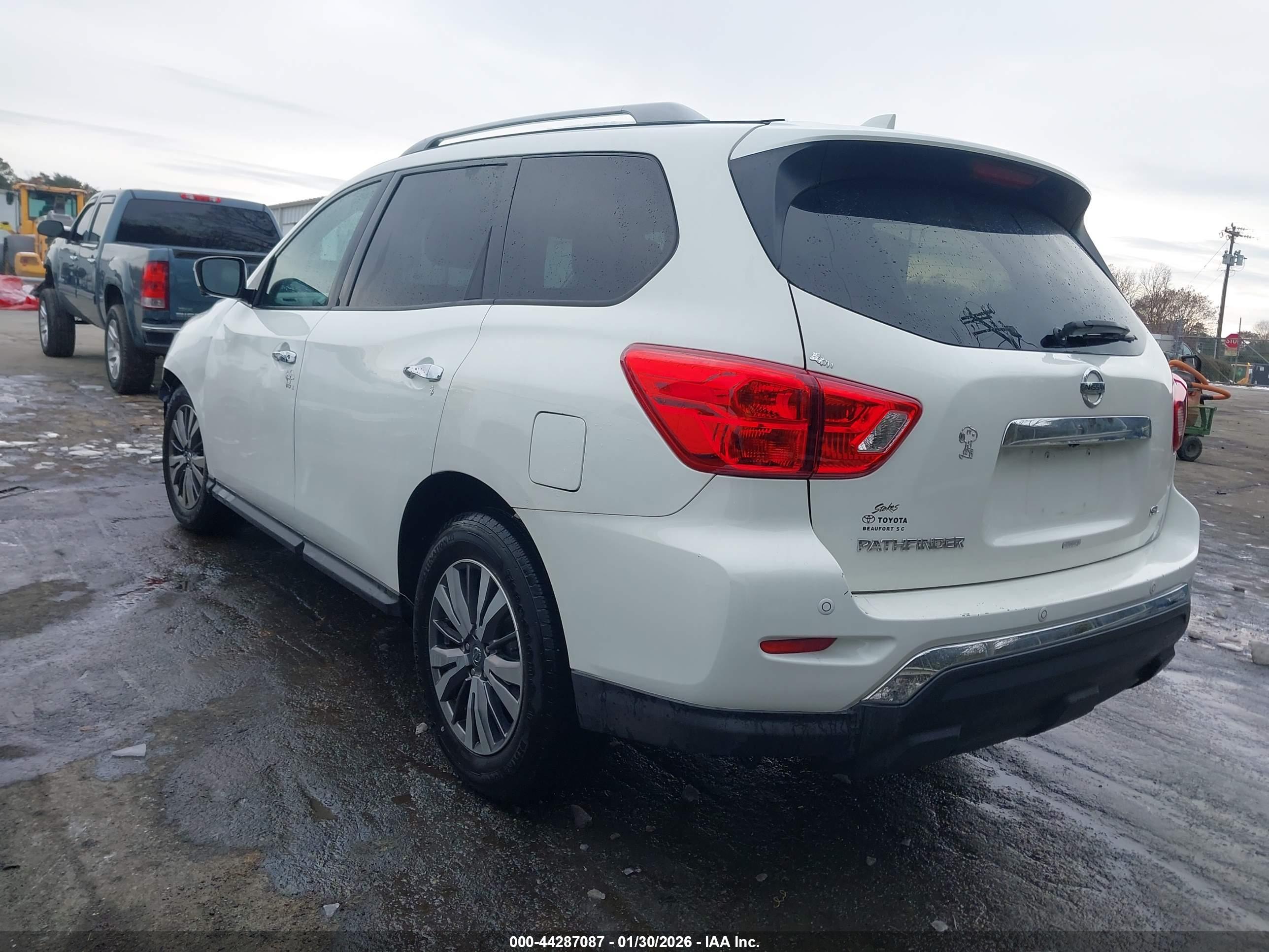 NISSAN PATHFINDER image 3