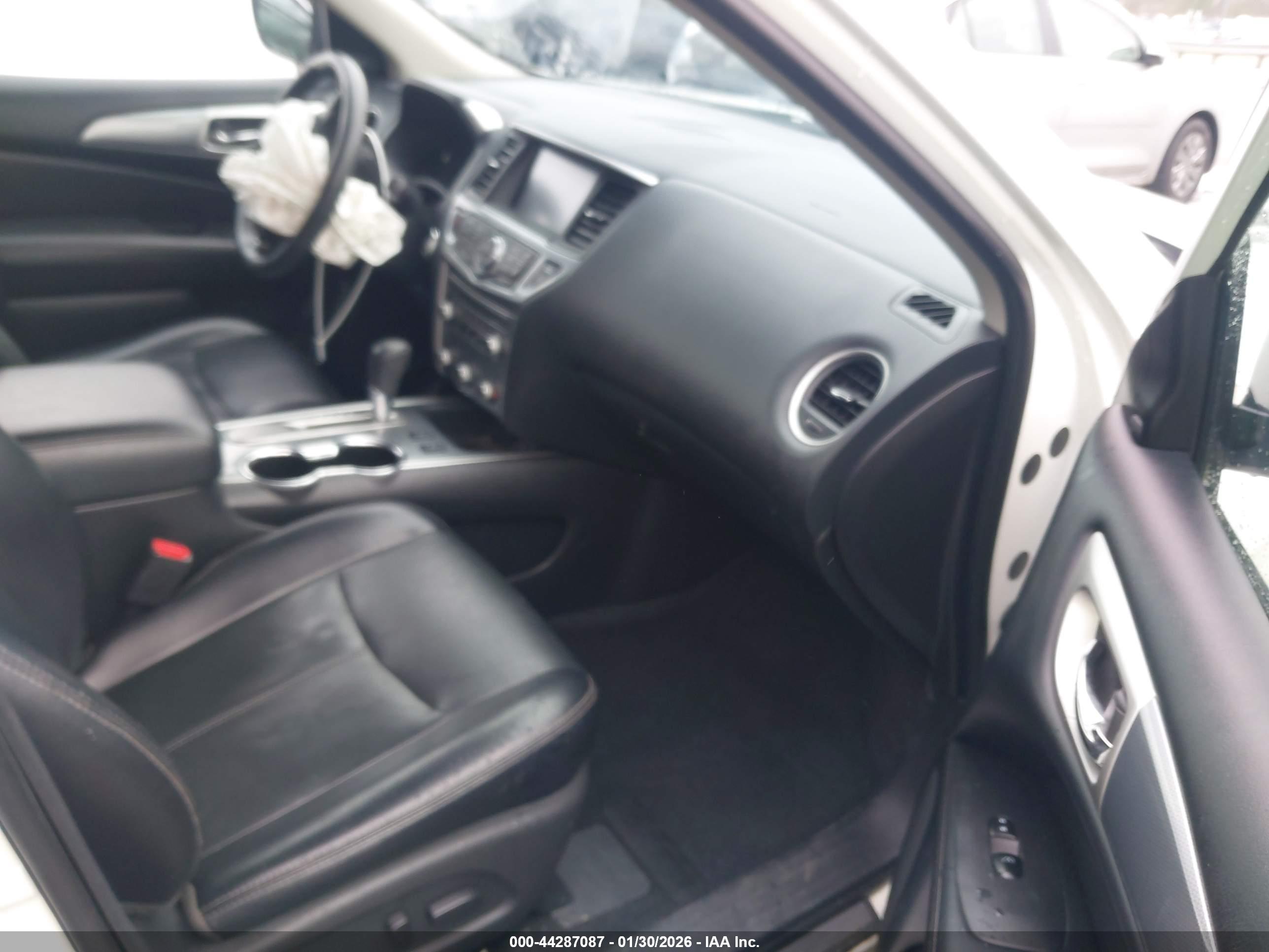 NISSAN PATHFINDER image 5